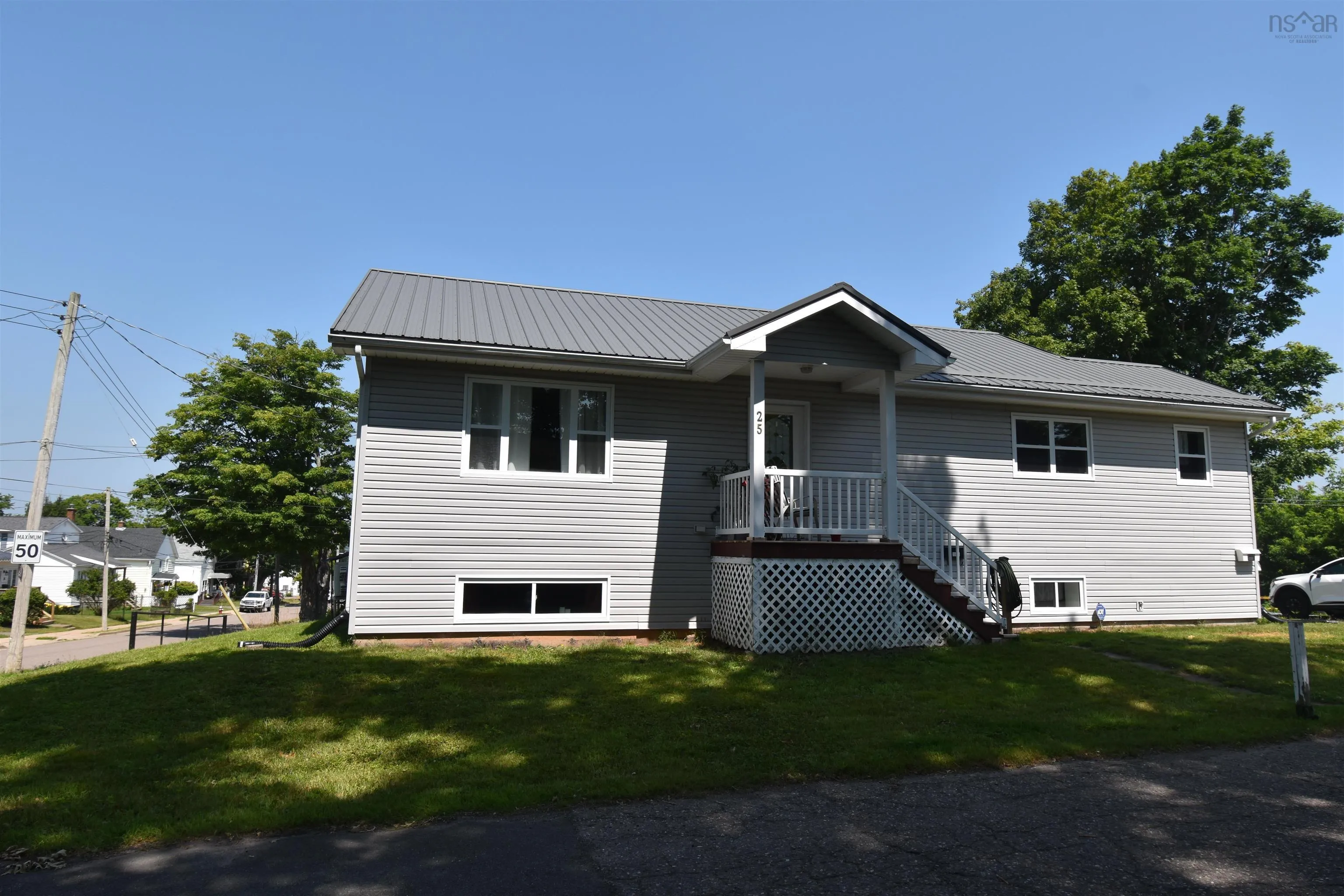 25 Cook Street, Truro, NS B2N 2E4, 4 Bedrooms Bedrooms, ,3 BathroomsBathrooms,Residential,For Sale,Cook,202519040
