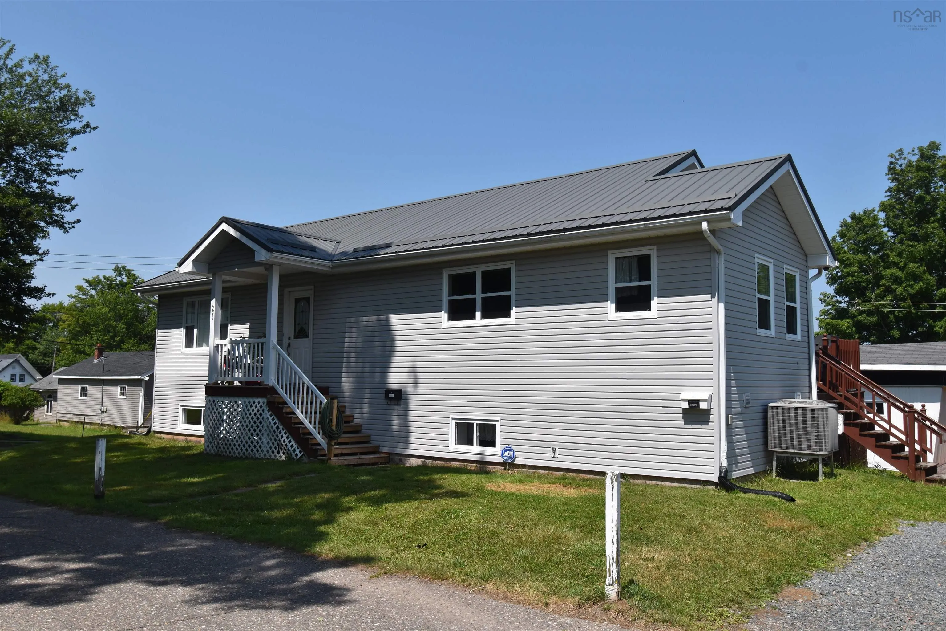25 Cook Street, Truro, NS B2N 2E4, 4 Bedrooms Bedrooms, ,3 BathroomsBathrooms,Residential,For Sale,Cook,202519040
