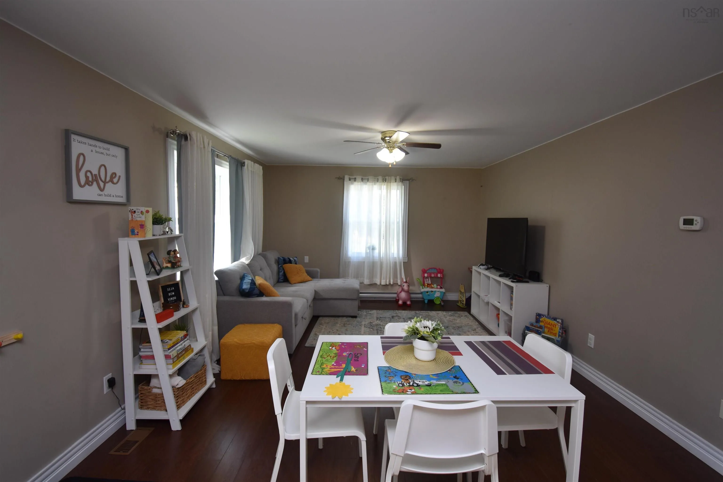 25 Cook Street, Truro, NS B2N 2E4, 4 Bedrooms Bedrooms, ,3 BathroomsBathrooms,Residential,For Sale,Cook,202519040
