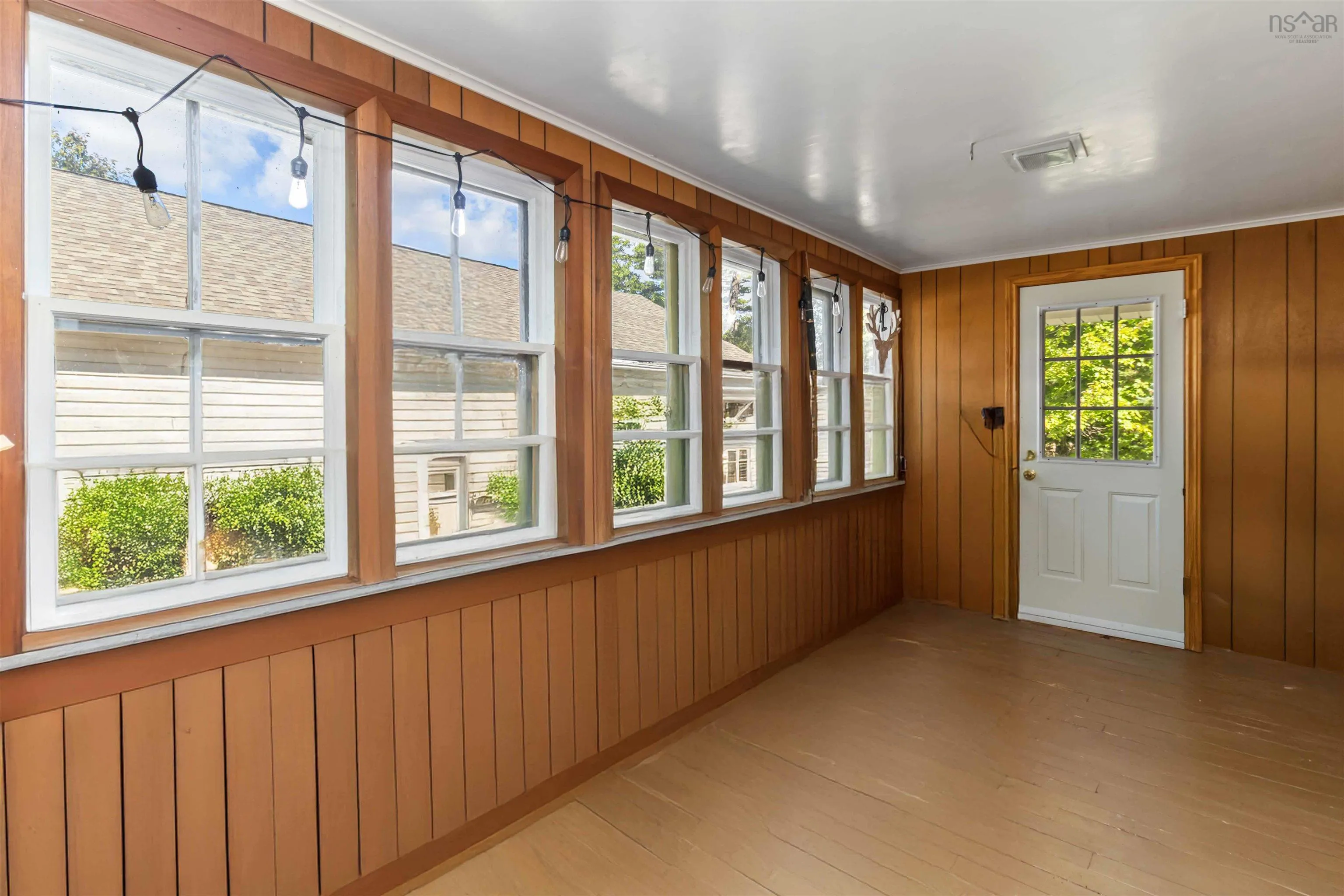 4 & 6 Hemlock Street, Dartmouth, NS B2X 3T3, 6 Bedrooms Bedrooms, ,Residential Income,For Sale,Hemlock,202523730