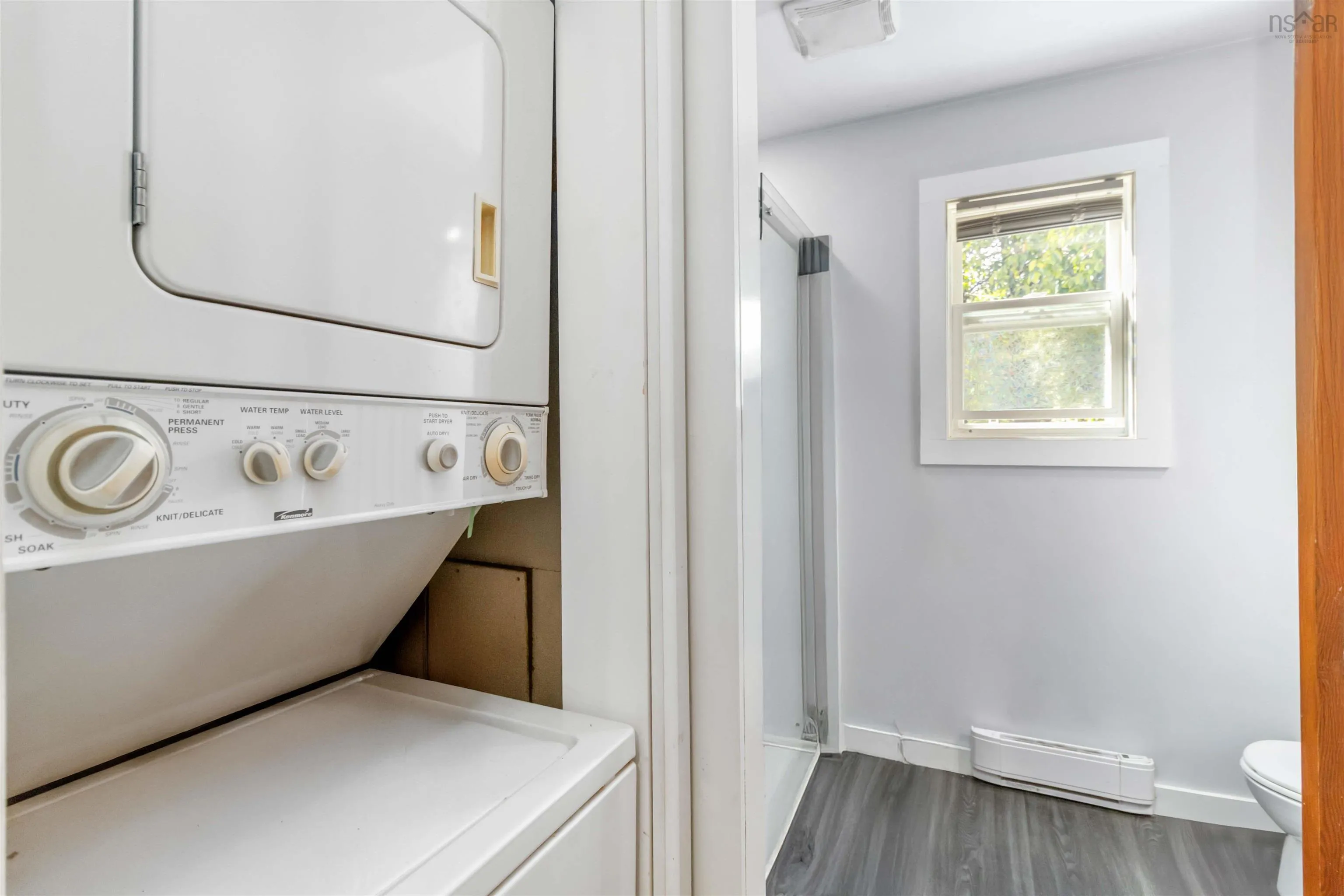 4 & 6 Hemlock Street, Dartmouth, NS B2X 3T3, 6 Bedrooms Bedrooms, ,Residential Income,For Sale,Hemlock,202523730