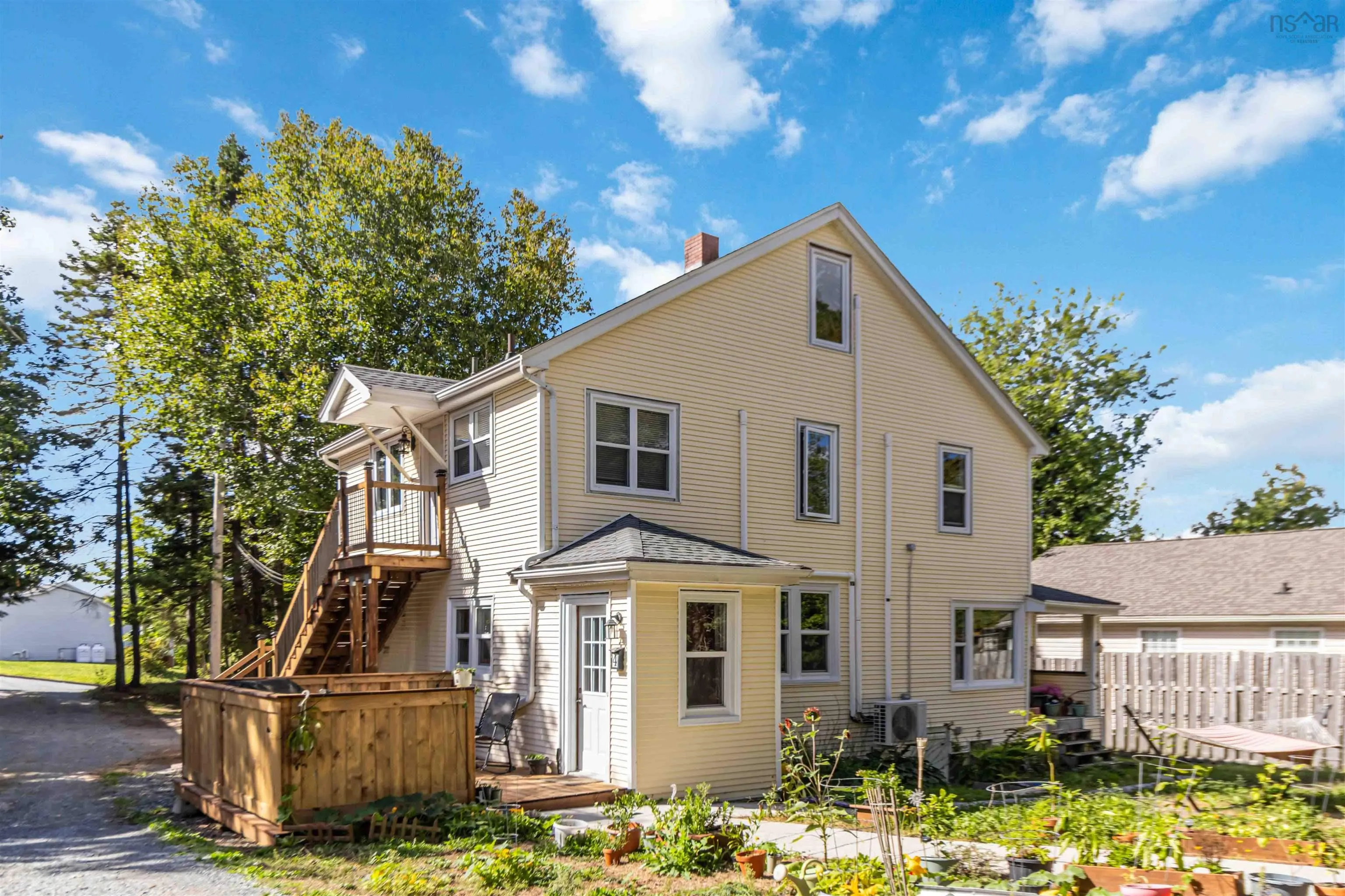 4 & 6 Hemlock Street, Dartmouth, NS B2X 3T3, 6 Bedrooms Bedrooms, ,Residential Income,For Sale,Hemlock,202523730