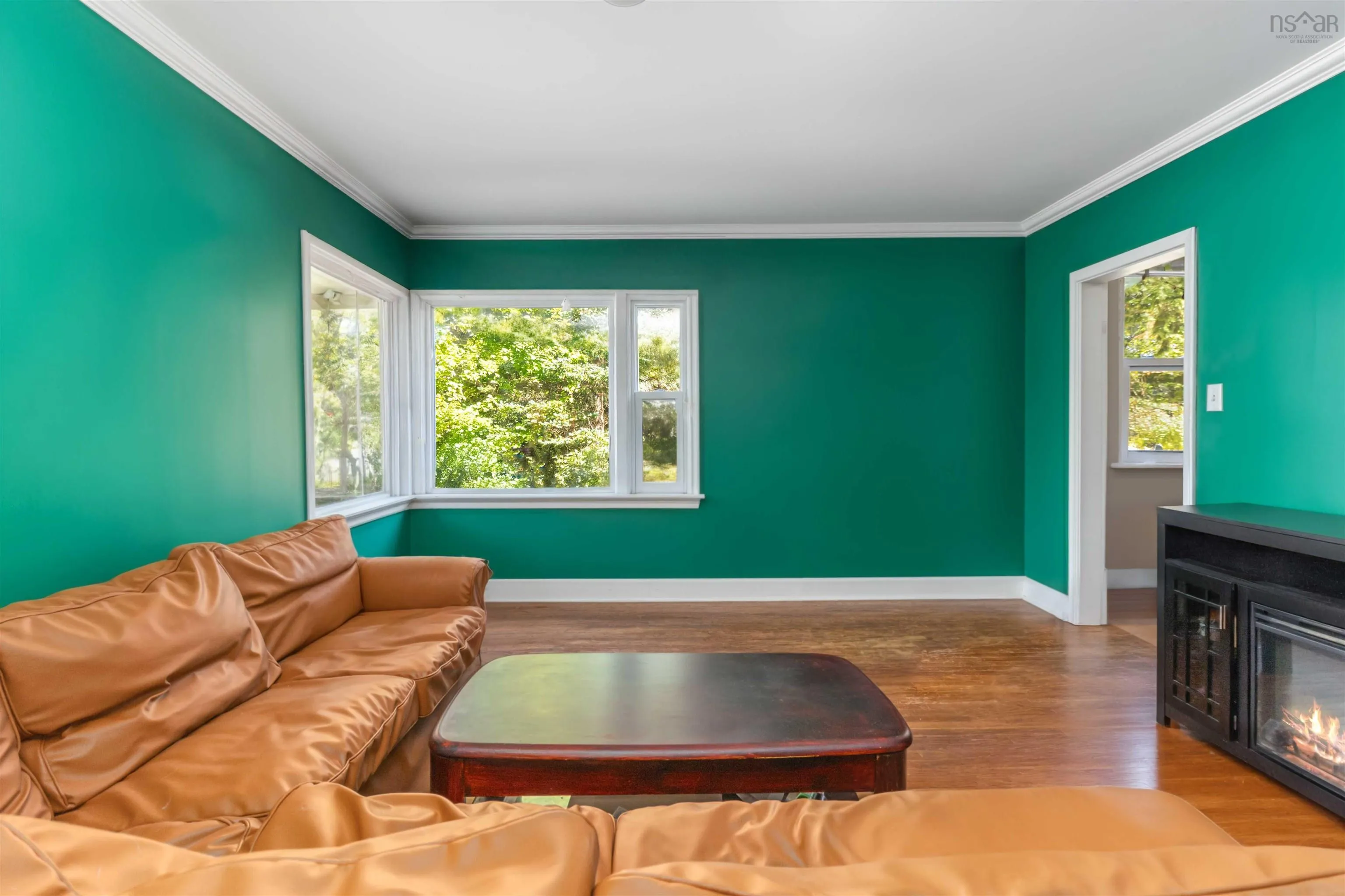 4 & 6 Hemlock Street, Dartmouth, NS B2X 3T3, 6 Bedrooms Bedrooms, ,Residential Income,For Sale,Hemlock,202523730