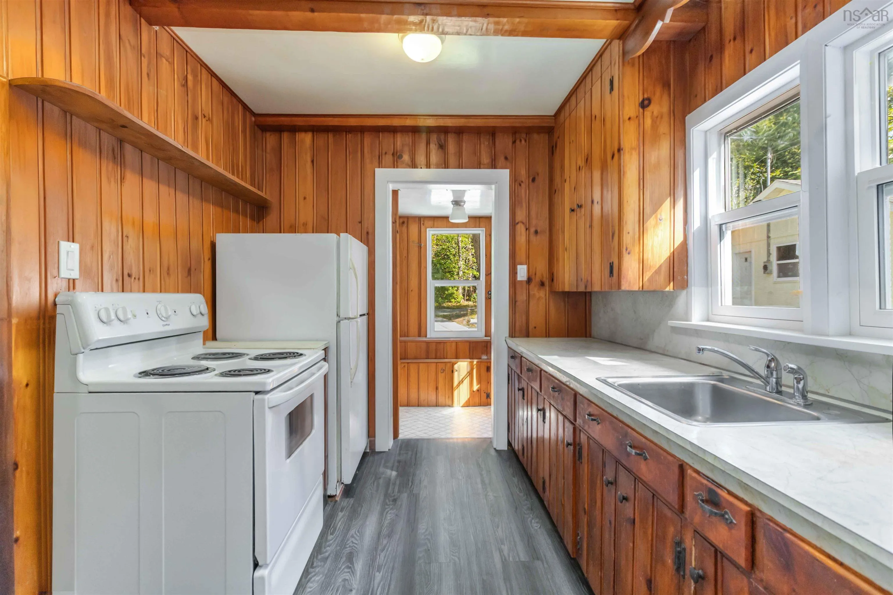 4 & 6 Hemlock Street, Dartmouth, NS B2X 3T3, 6 Bedrooms Bedrooms, ,Residential Income,For Sale,Hemlock,202523730