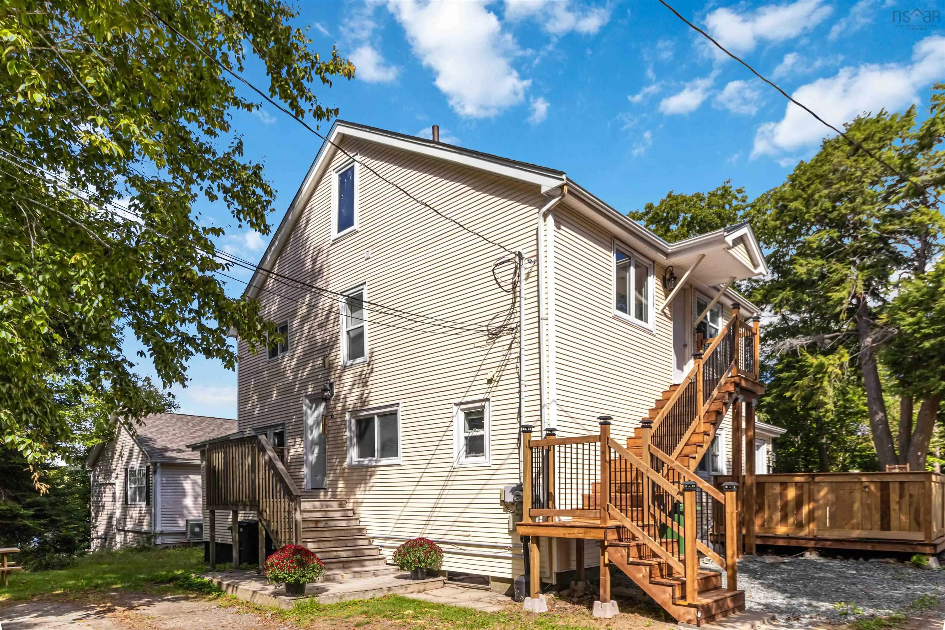 4 & 6 Hemlock Street, Dartmouth, NS B2X 3T3, 6 Bedrooms Bedrooms, ,Residential Income,For Sale,Hemlock,202523730