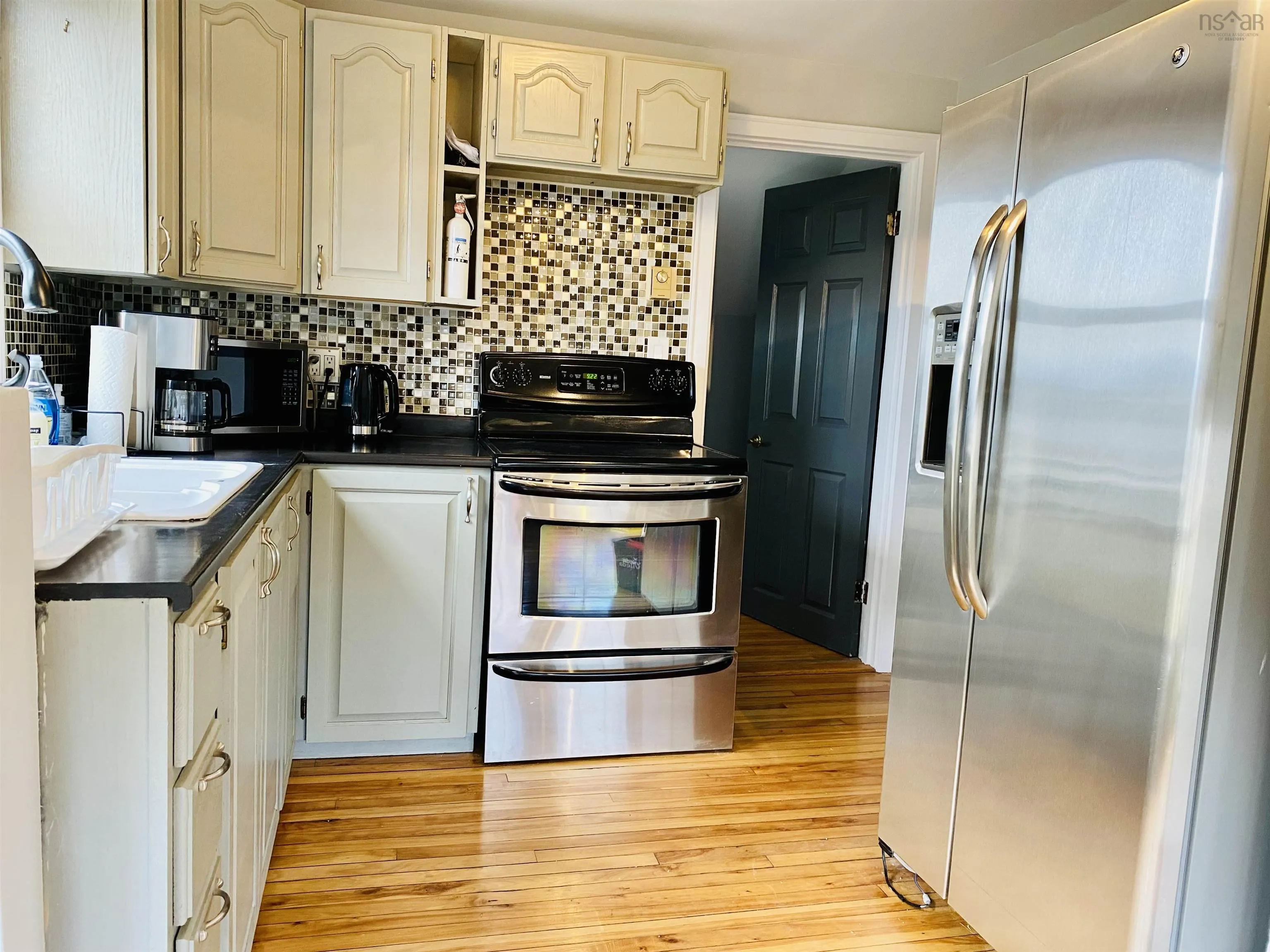 170 Ochterloney Street, Dartmouth Ns B2y 1e1, 5 Bedrooms Bedrooms, ,2 BathroomsBathrooms,Residential,For Sale,Ochterloney,202323318