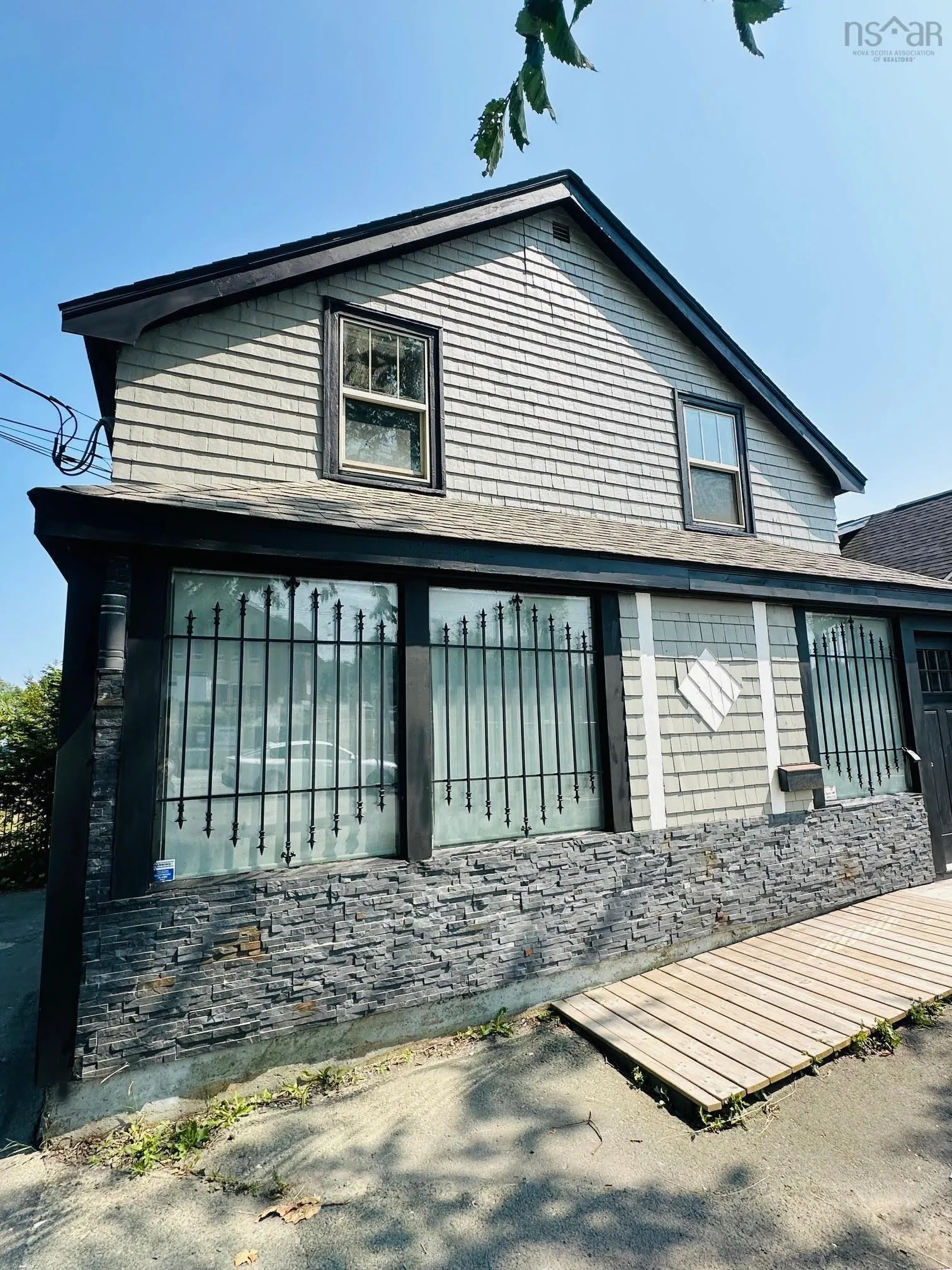 170 Ochterloney Street, Dartmouth Ns B2y 1e1, 5 Bedrooms Bedrooms, ,2 BathroomsBathrooms,Residential,For Sale,Ochterloney,202323318