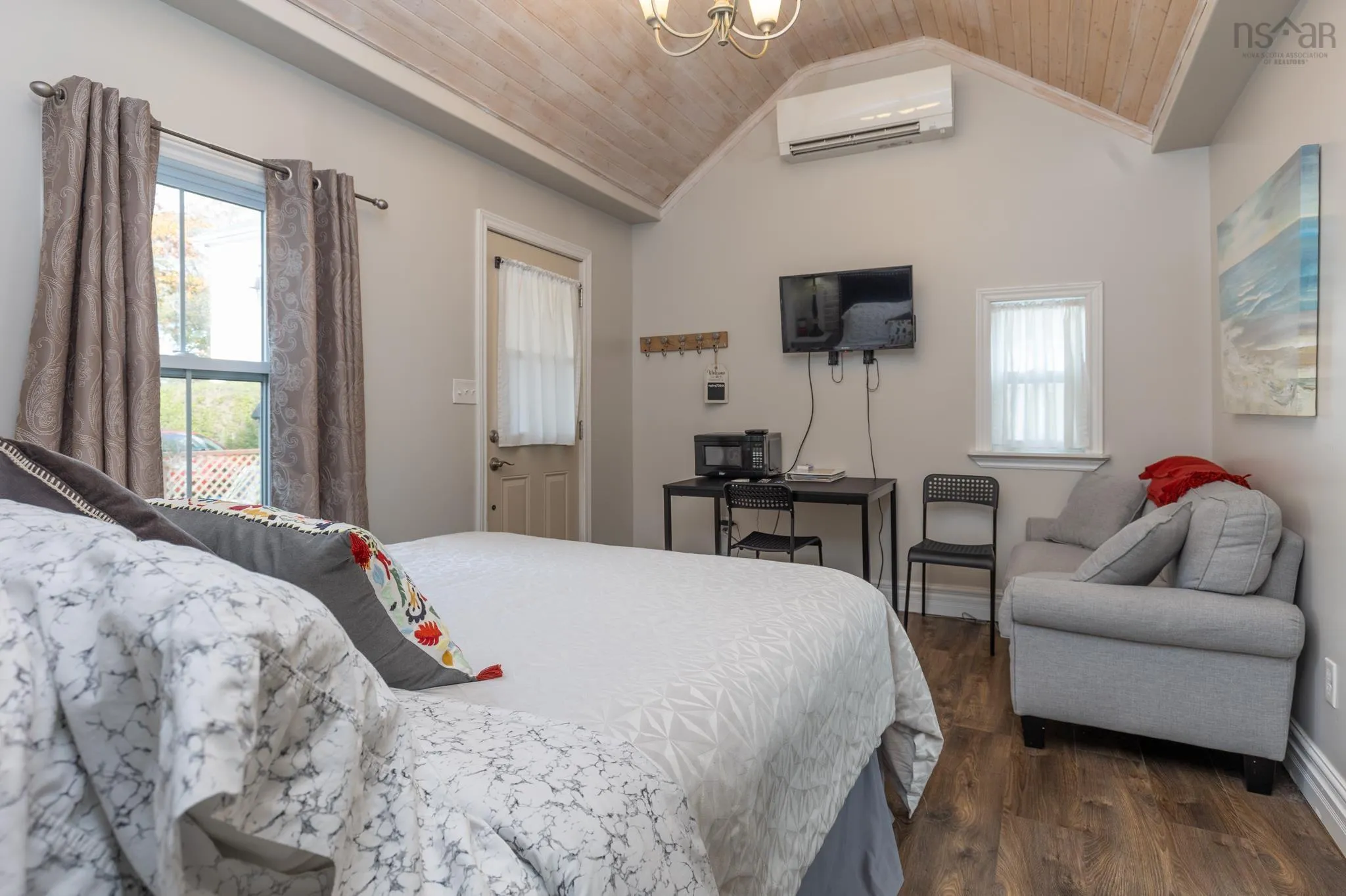 24 Albert Street, Yarmouth Ns B5a 2m9, 3 Bedrooms Bedrooms, ,2 BathroomsBathrooms,Residential,For Sale,Albert,202500060
