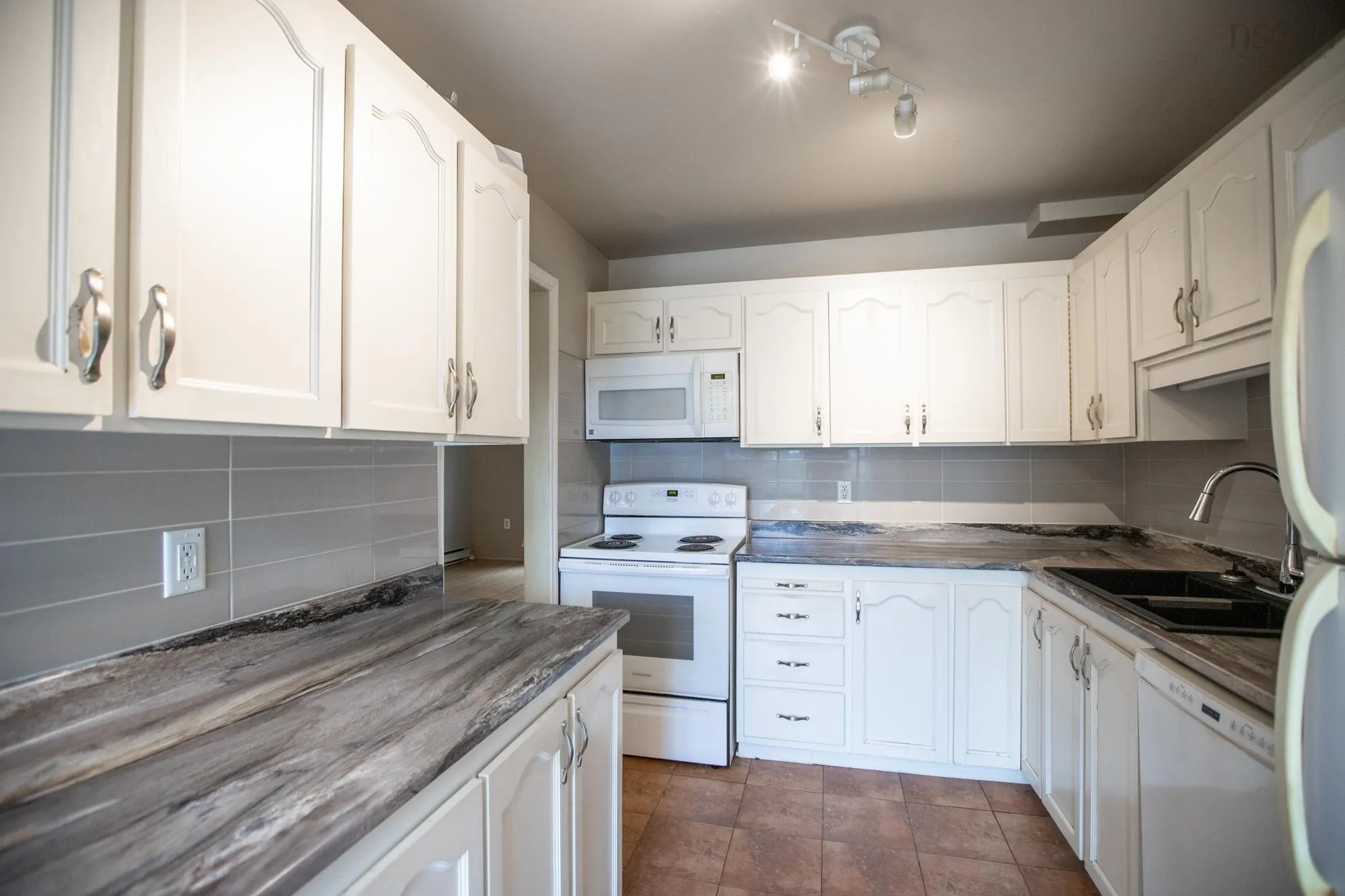 4 Stoney Brook Court, Clayton Park, NS B3M 3L1, 3 Bedrooms Bedrooms, ,2 BathroomsBathrooms,Residential,For Sale,Stoney Brook,202523249