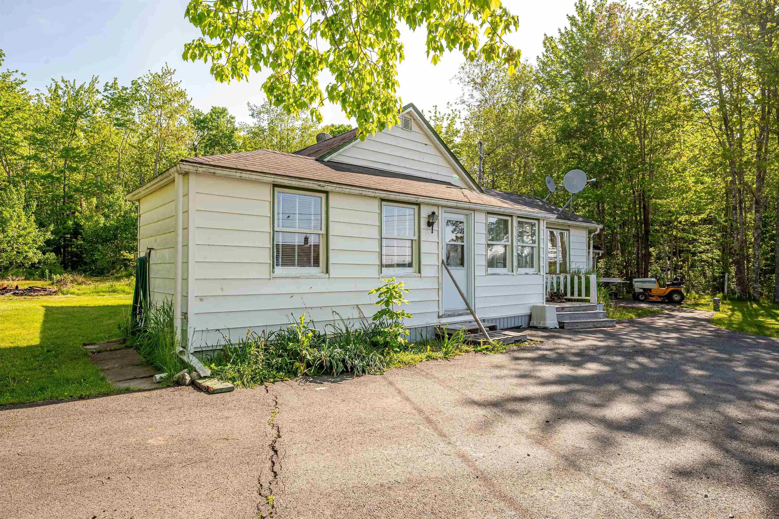 3264 Highway 215, Centre Burlington, NS B0N 2A0, 2 Bedrooms Bedrooms, ,1 BathroomBathrooms,Residential,For Sale,Highway 215,202513408