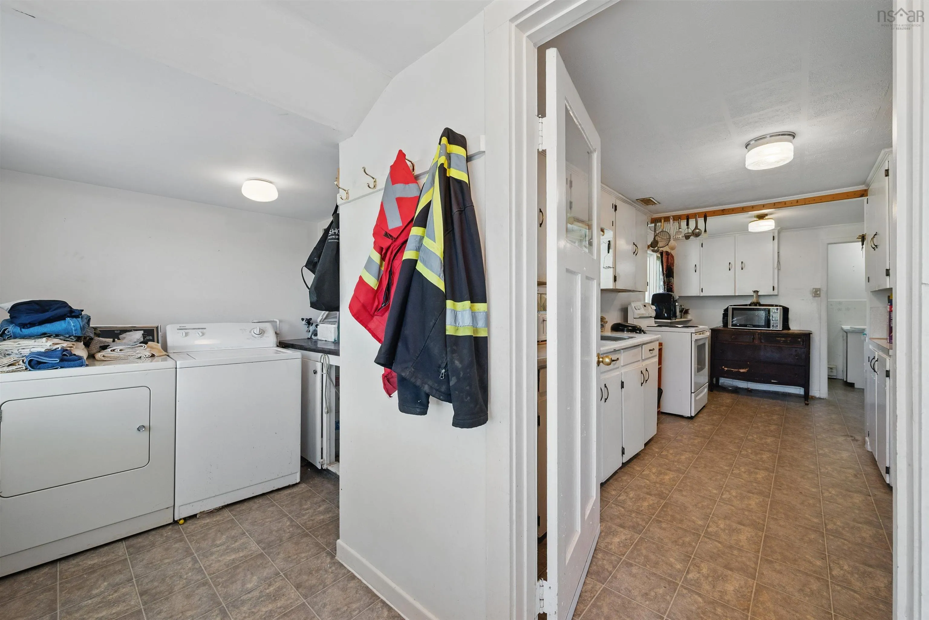 3264 Highway 215, Centre Burlington, NS B0N 2A0, 2 Bedrooms Bedrooms, ,1 BathroomBathrooms,Residential,For Sale,Highway 215,202513408