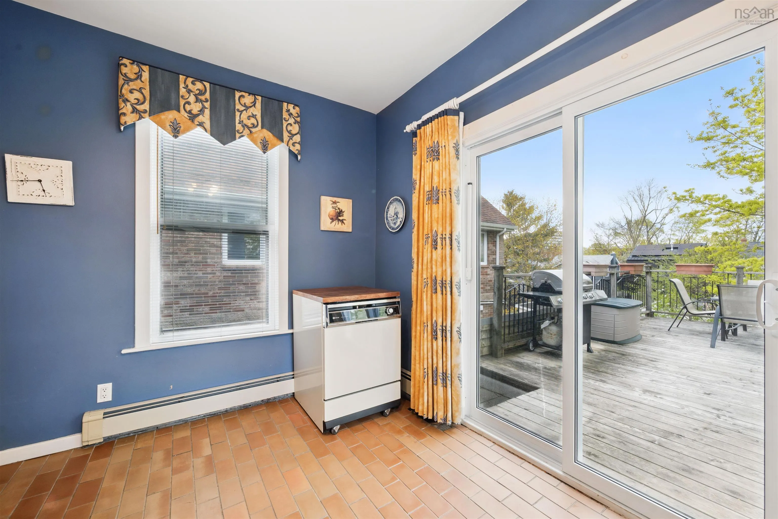 6041 Cherry Street, Halifax, NS B3H 2K4, 6 Bedrooms Bedrooms, ,4 BathroomsBathrooms,Residential,For Sale,Cherry,202524160
