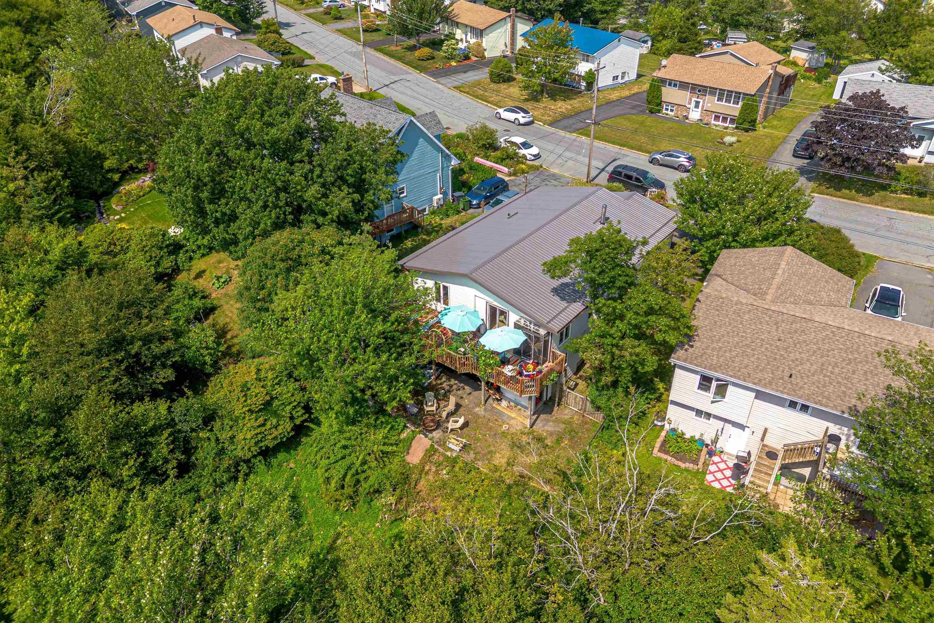 86 La Pierre Crescent, Dartmouth, NS B2W 5C8, 5 Bedrooms Bedrooms, ,3 BathroomsBathrooms,Residential,For Sale,La Pierre,202519481