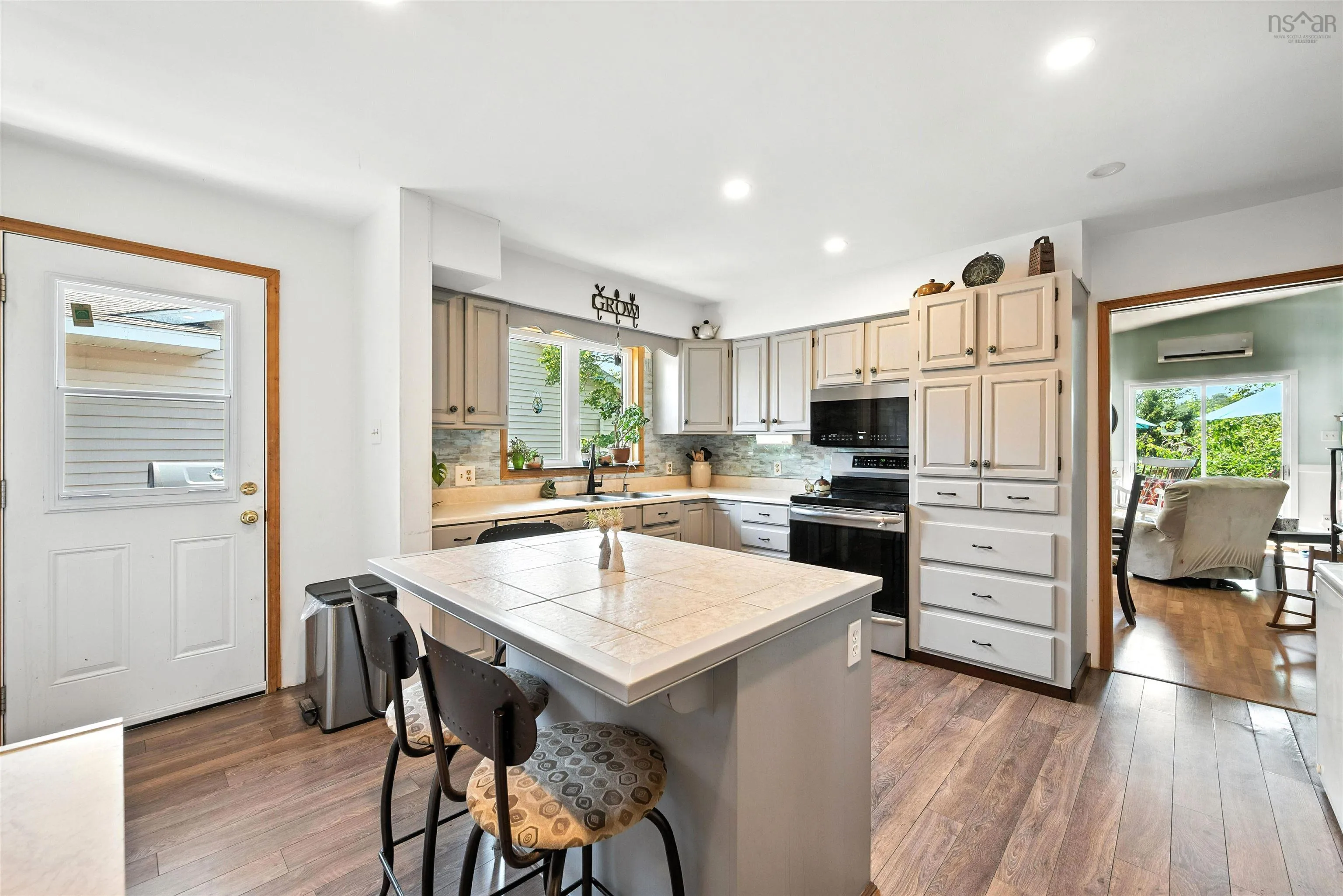86 La Pierre Crescent, Dartmouth, NS B2W 5C8, 5 Bedrooms Bedrooms, ,3 BathroomsBathrooms,Residential,For Sale,La Pierre,202519481