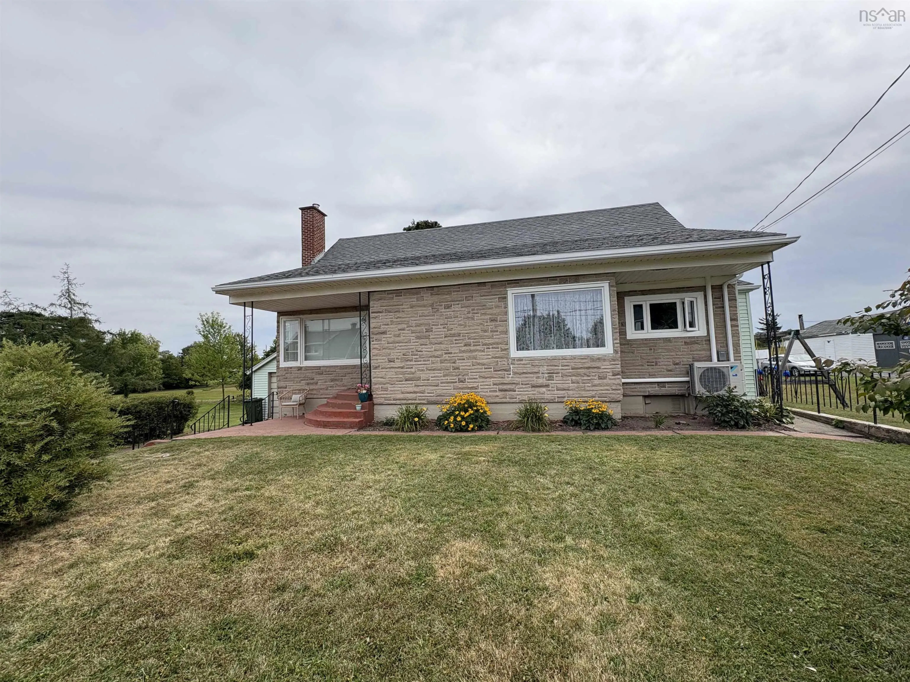 15 High Street, Plymouth, NS B0K 1S0, 3 Bedrooms Bedrooms, ,1 BathroomBathrooms,Residential,For Sale,High,202521445