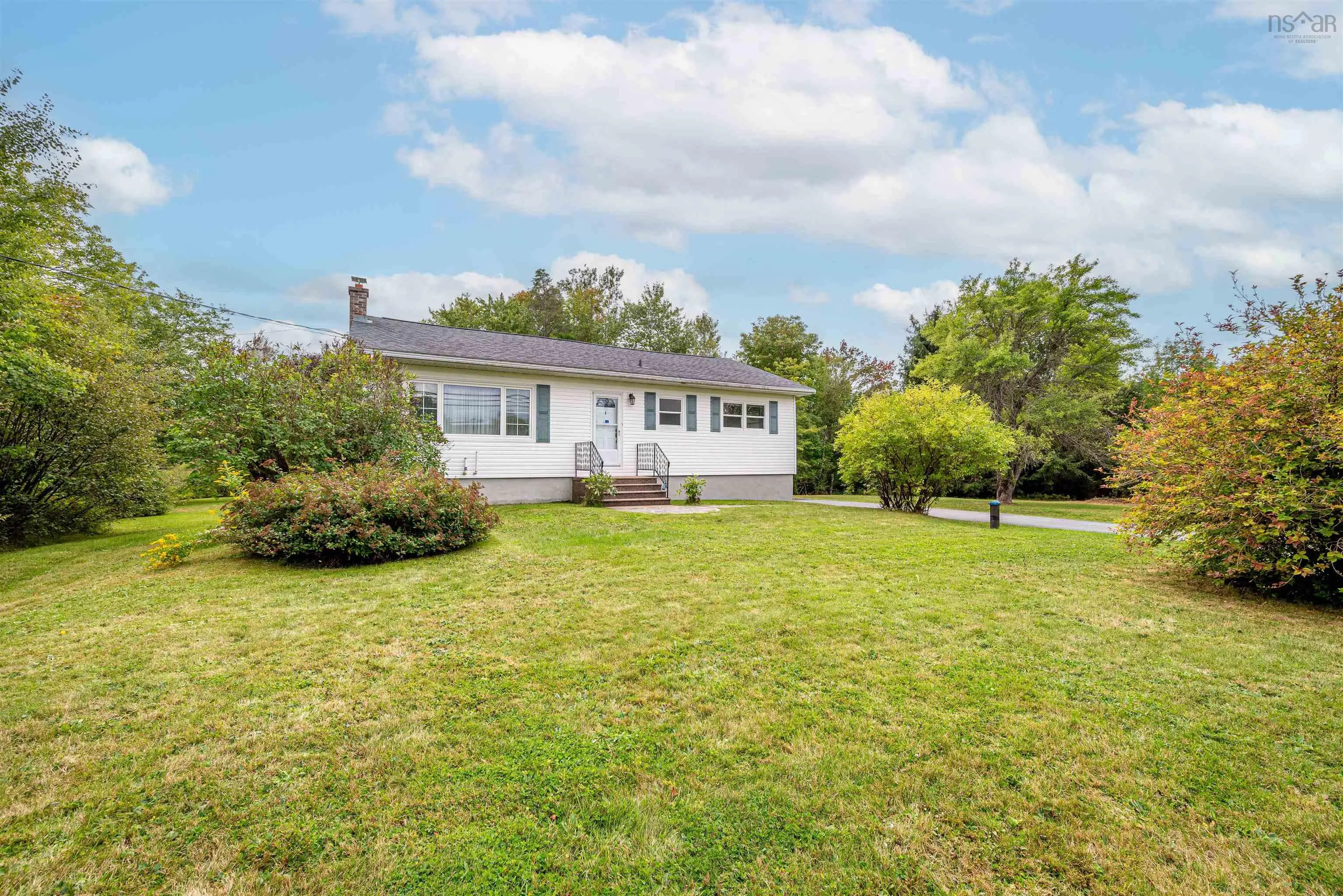 17 Kinsac Road, Beaver Bank, NS B4G 1C5, 3 Bedrooms Bedrooms, ,1 BathroomBathrooms,Residential,For Sale,Kinsac,202523529