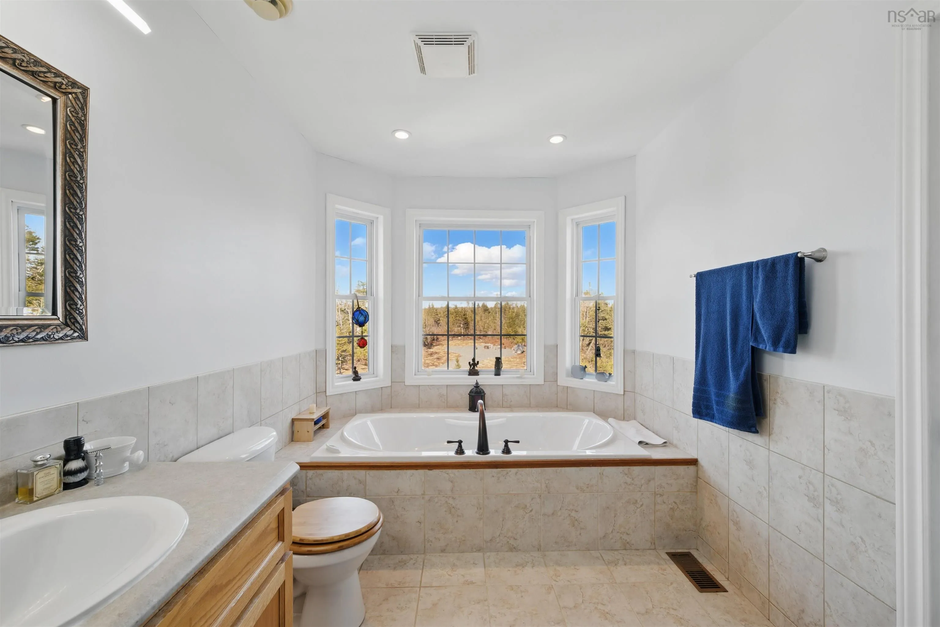 297 Leslie Road, East Lawrencetown, NS B2Z 1T4, 4 Bedrooms Bedrooms, ,3 BathroomsBathrooms,Residential,For Sale,Leslie,202520880