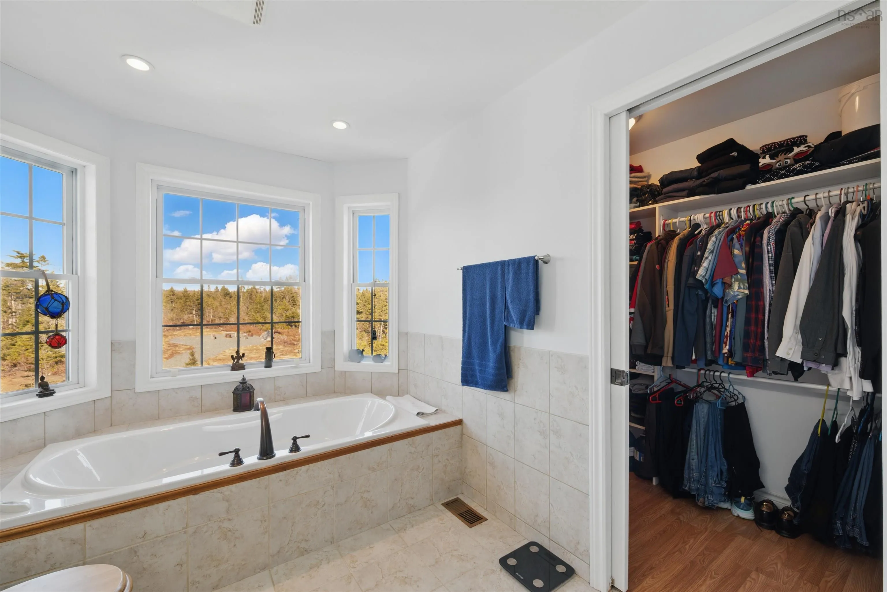 297 Leslie Road, East Lawrencetown, NS B2Z 1T4, 4 Bedrooms Bedrooms, ,3 BathroomsBathrooms,Residential,For Sale,Leslie,202520880