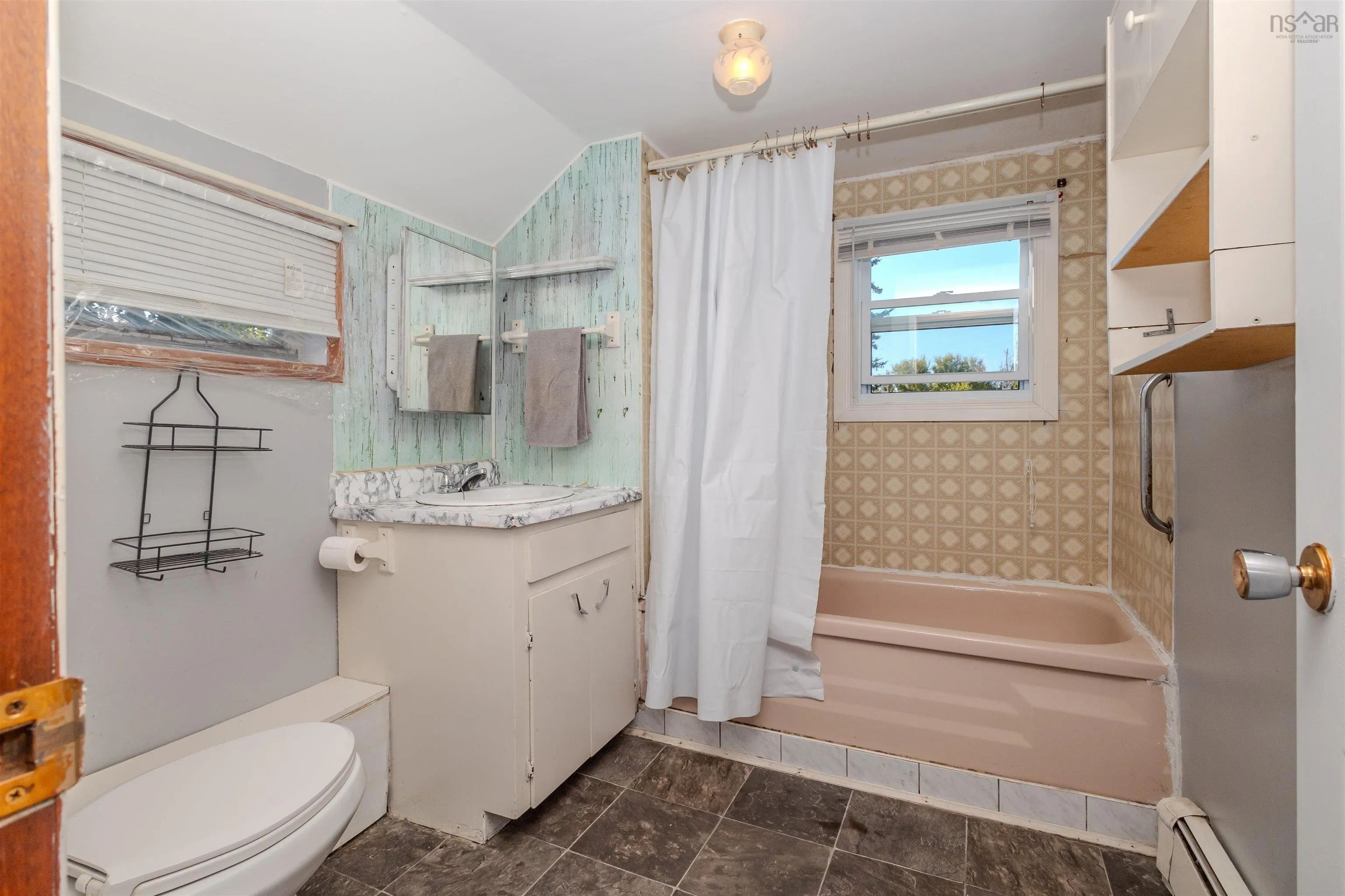 86 School Street, Glace Bay, NS B1A 1J4, 2 Bedrooms Bedrooms, ,1 BathroomBathrooms,Residential,For Sale,School,202522500