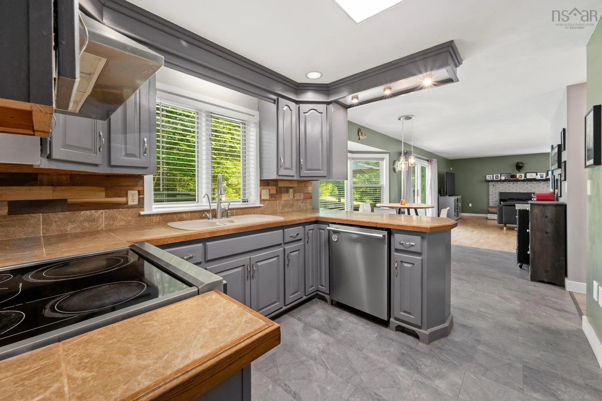 2 Frederick Avenue, Lakelands, NS B0N 1Z0, 4 Bedrooms Bedrooms, ,3 BathroomsBathrooms,Residential,For Sale,Frederick,202518984