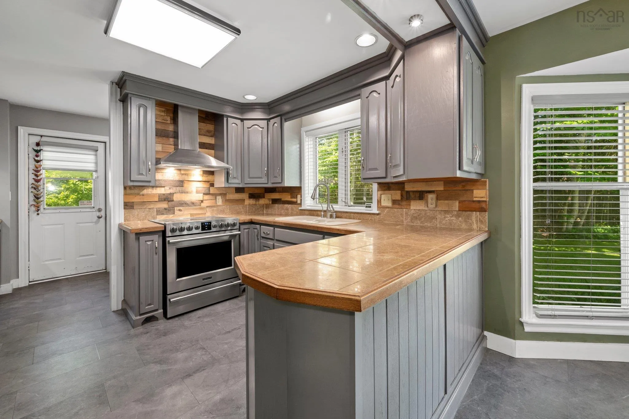 2 Frederick Avenue, Lakelands, NS B0N 1Z0, 4 Bedrooms Bedrooms, ,3 BathroomsBathrooms,Residential,For Sale,Frederick,202518984