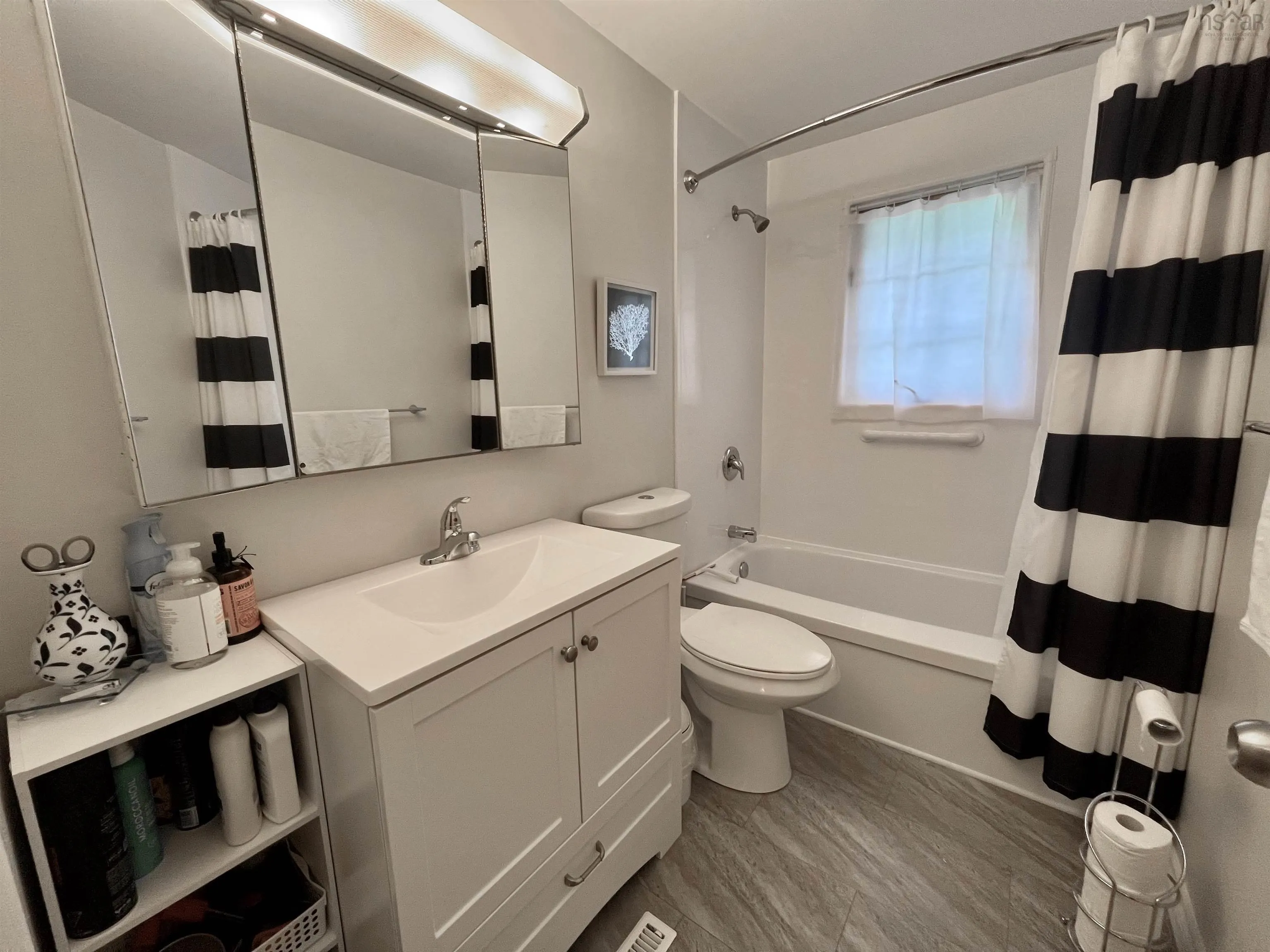 32 Tremont Street, Dartmouth, NS B2Y 1X2, 4 Bedrooms Bedrooms, ,2 BathroomsBathrooms,Residential,For Sale,Tremont,202521465