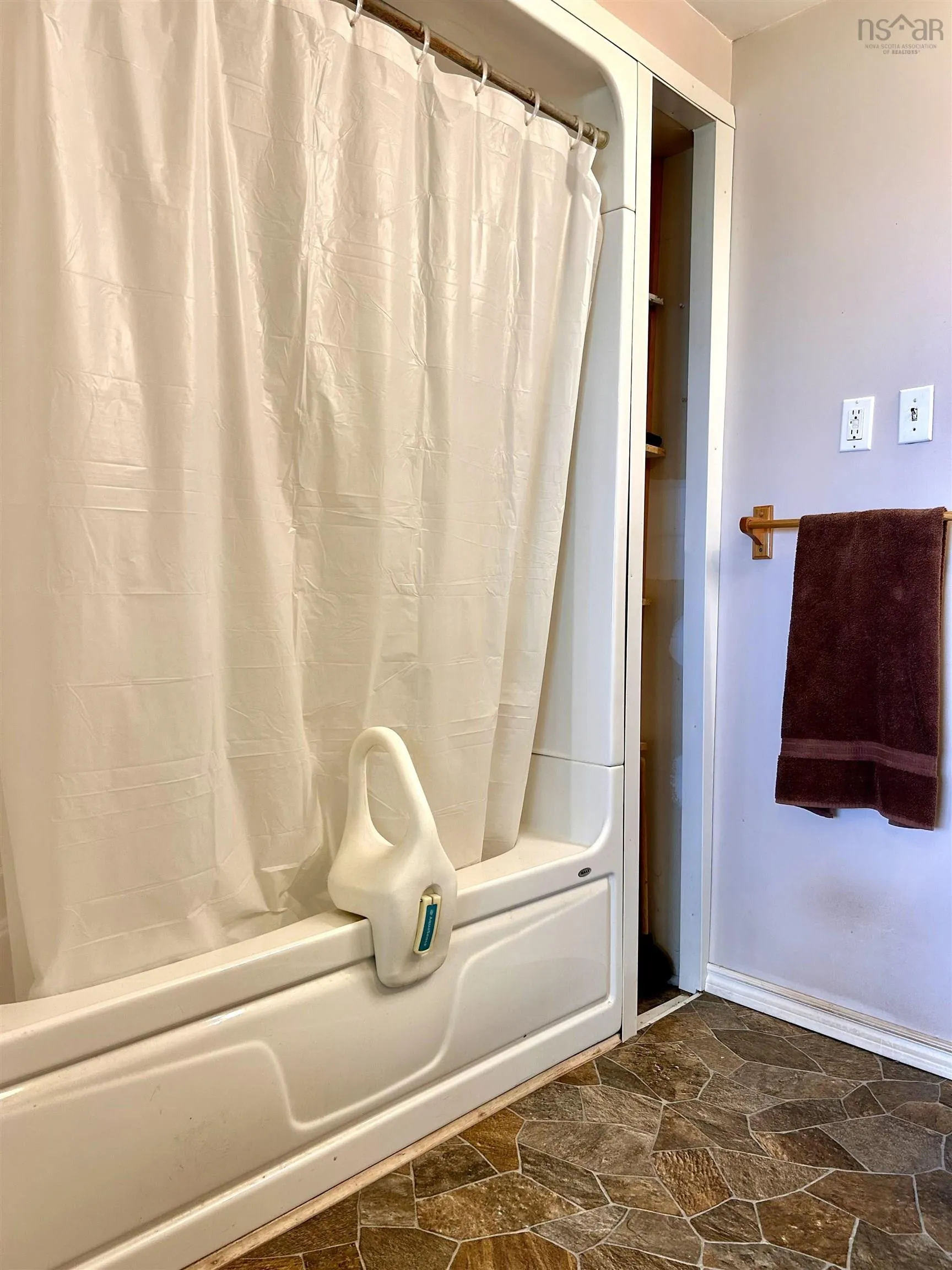 578 Lower Cove Road, Lower Cove, NS B0L 1A0, 2 Bedrooms Bedrooms, ,1 BathroomBathrooms,Residential,For Sale,Lower Cove,202511015