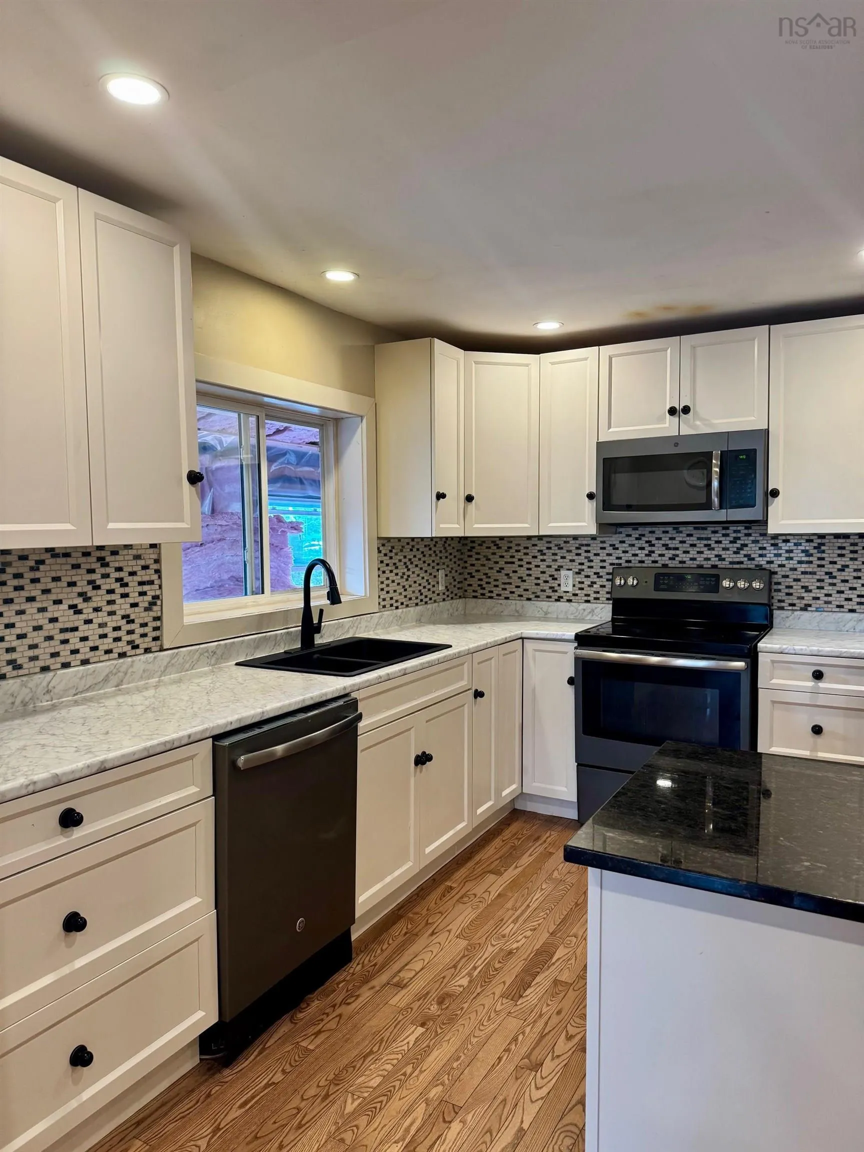 101 Woodlawn Road, Dartmouth, NS B2W 2S6, 5 Bedrooms Bedrooms, ,3 BathroomsBathrooms,Residential,For Sale,Woodlawn,202519491