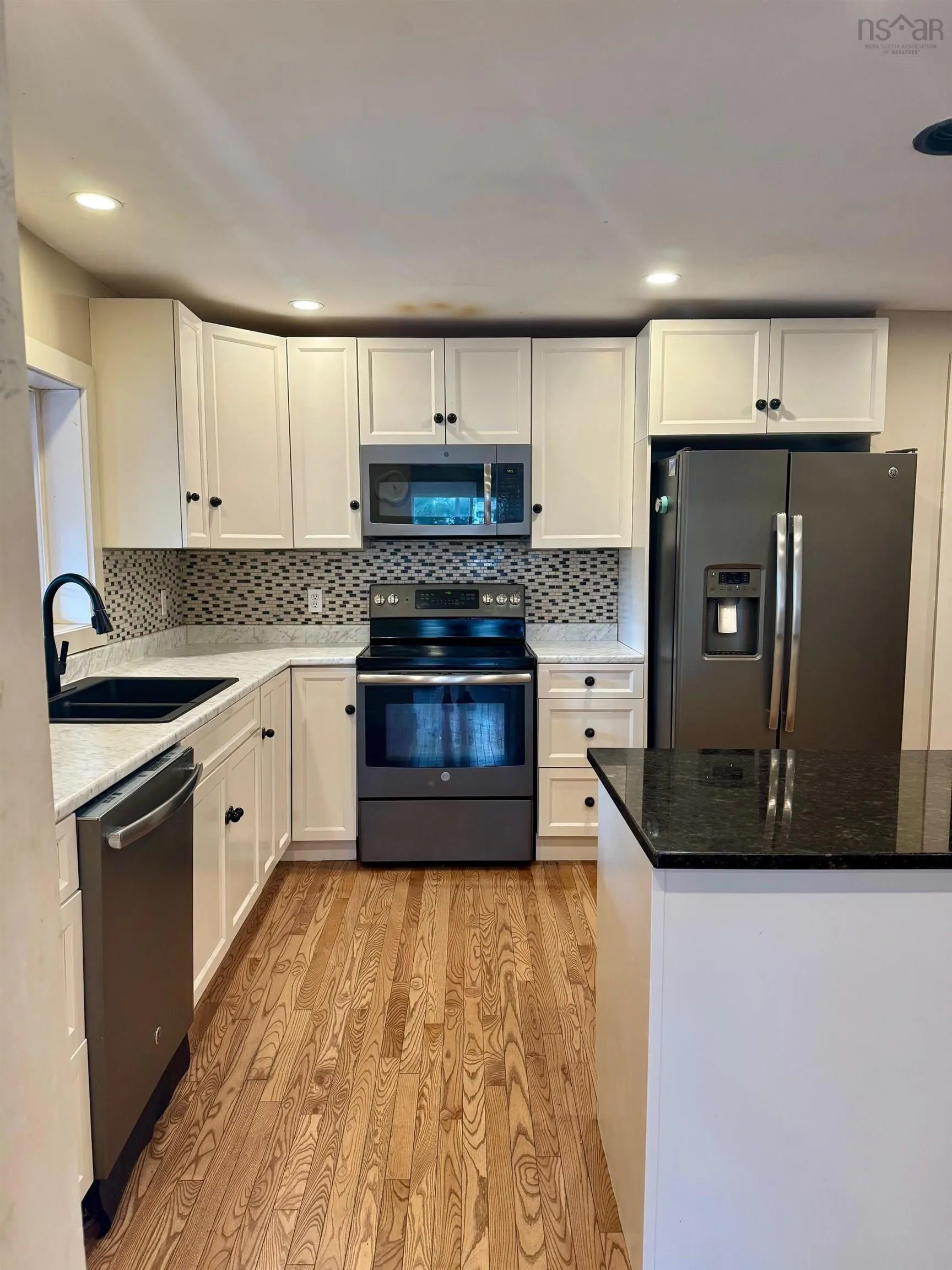 101 Woodlawn Road, Dartmouth, NS B2W 2S6, 5 Bedrooms Bedrooms, ,3 BathroomsBathrooms,Residential,For Sale,Woodlawn,202519491