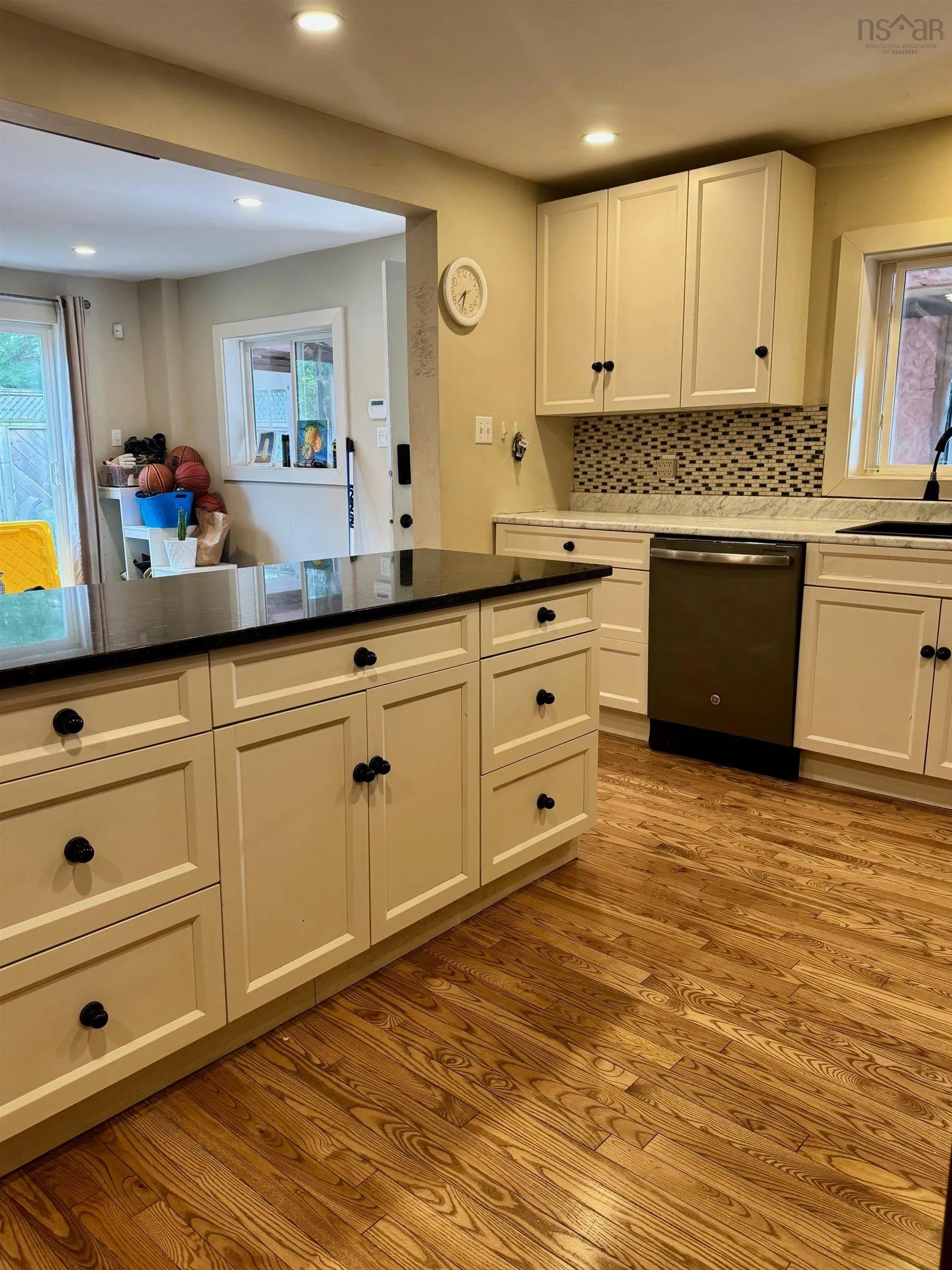 101 Woodlawn Road, Dartmouth, NS B2W 2S6, 5 Bedrooms Bedrooms, ,3 BathroomsBathrooms,Residential,For Sale,Woodlawn,202519491