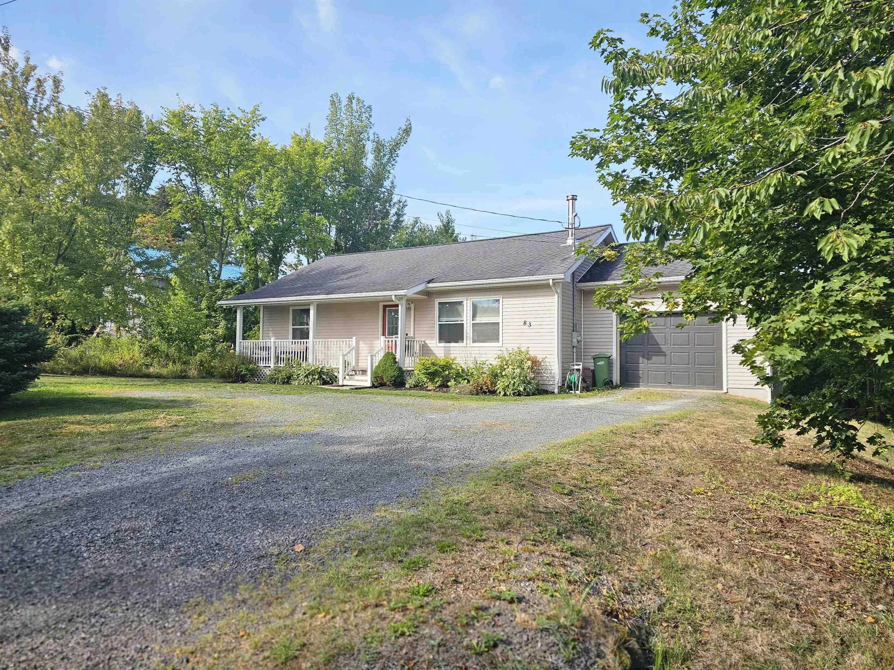 83 Greenwich Road, Greenwich, NS B4P 0B2, 2 Bedrooms Bedrooms, ,2 BathroomsBathrooms,Residential,For Sale,Greenwich,202522163