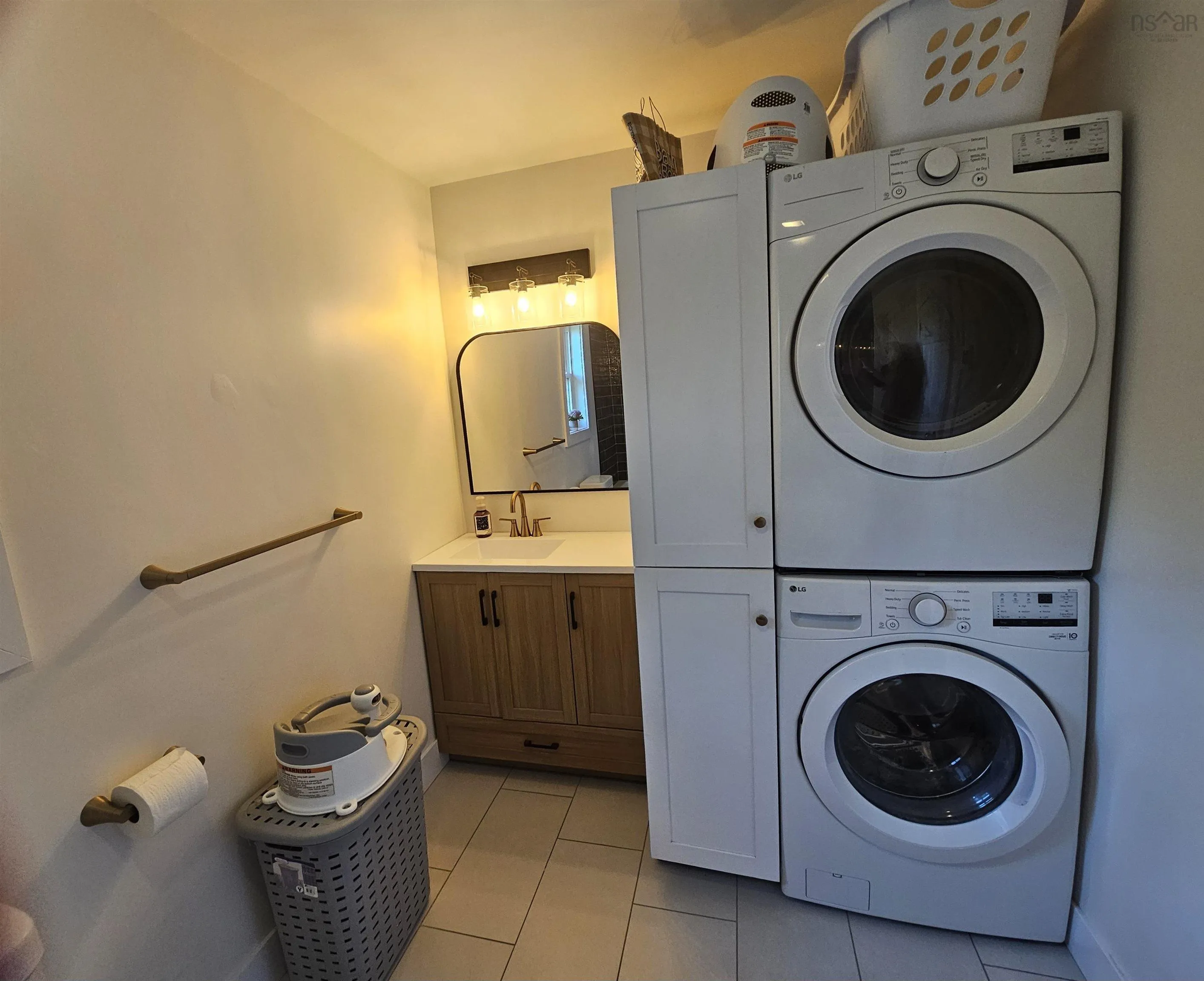 83 Greenwich Road, Greenwich, NS B4P 0B2, 2 Bedrooms Bedrooms, ,2 BathroomsBathrooms,Residential,For Sale,Greenwich,202522163