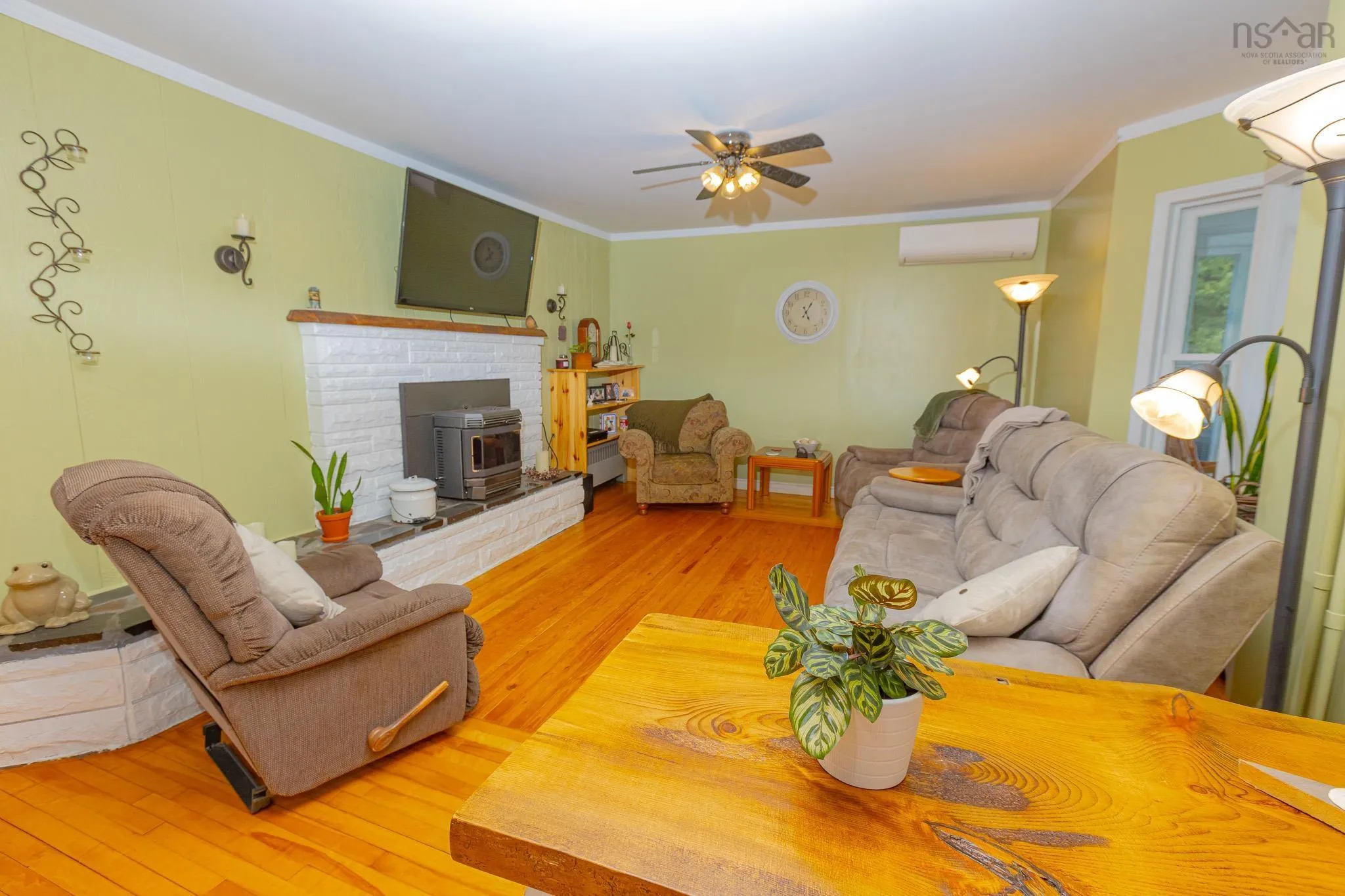 327 Brighton Road, Lockeport, NS B0T 1L0, 4 Bedrooms Bedrooms, ,2 BathroomsBathrooms,Residential,For Sale,Brighton,202521998
