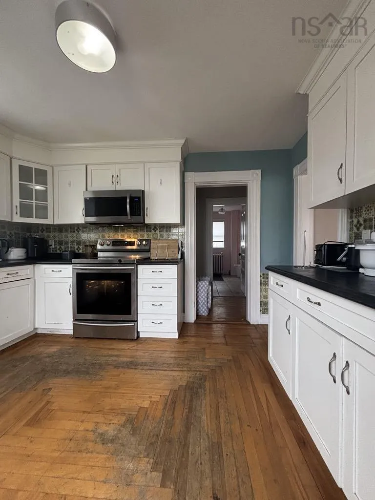 67 Cliff Street, Yarmouth Ns B5a 3j1, 3 Bedrooms Bedrooms, ,2 BathroomsBathrooms,Residential,For Sale,Cliff,202509266