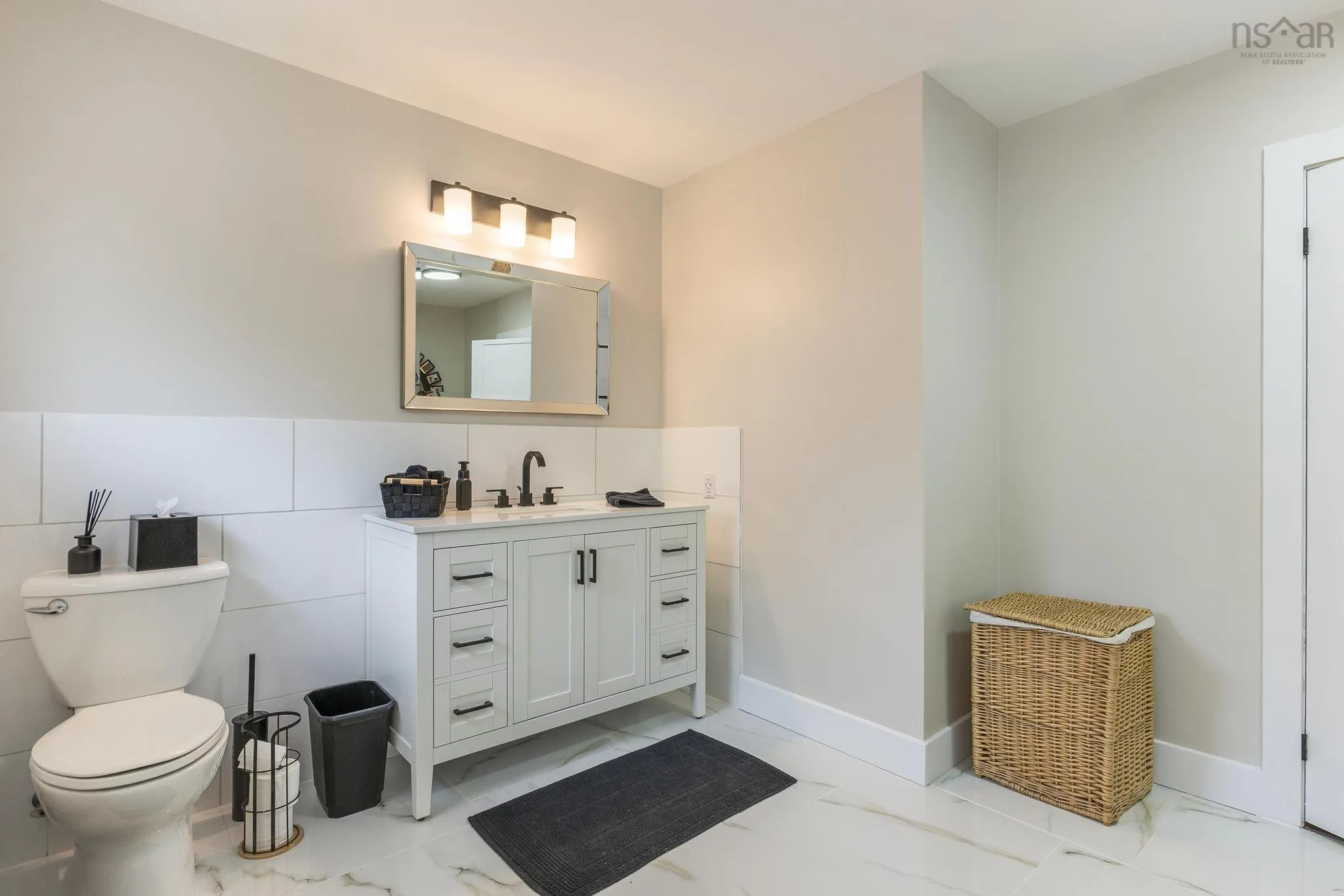 38 Lynn Drive, Dartmouth, NS B2Y 3V9, 3 Bedrooms Bedrooms, ,2 BathroomsBathrooms,Residential,For Sale,Lynn,202519616