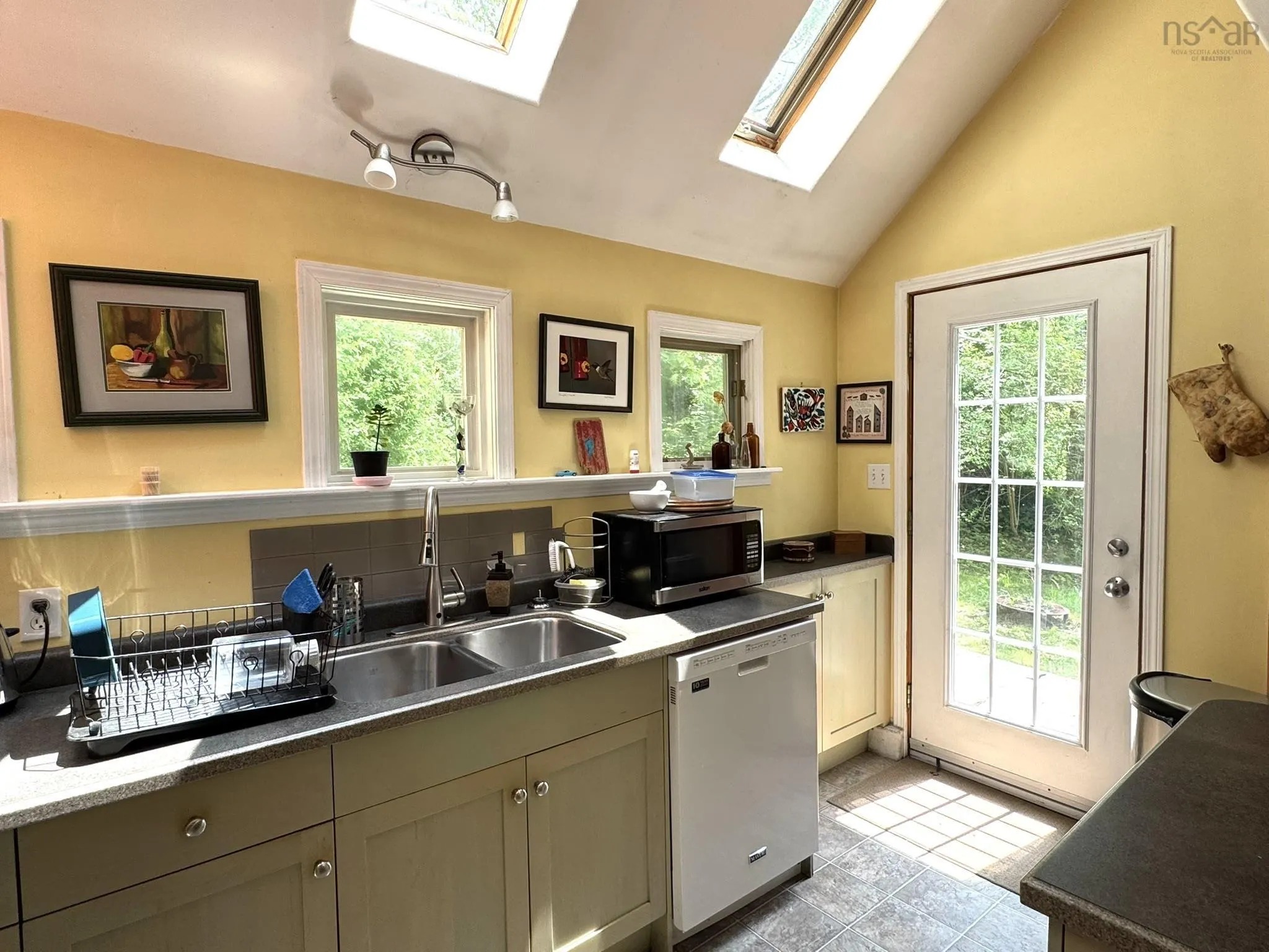 81 Brooklyn Shore Road, Brooklyn, NS B0J 1H0, 4 Bedrooms Bedrooms, ,2 BathroomsBathrooms,Residential,For Sale,Brooklyn Shore,202518383