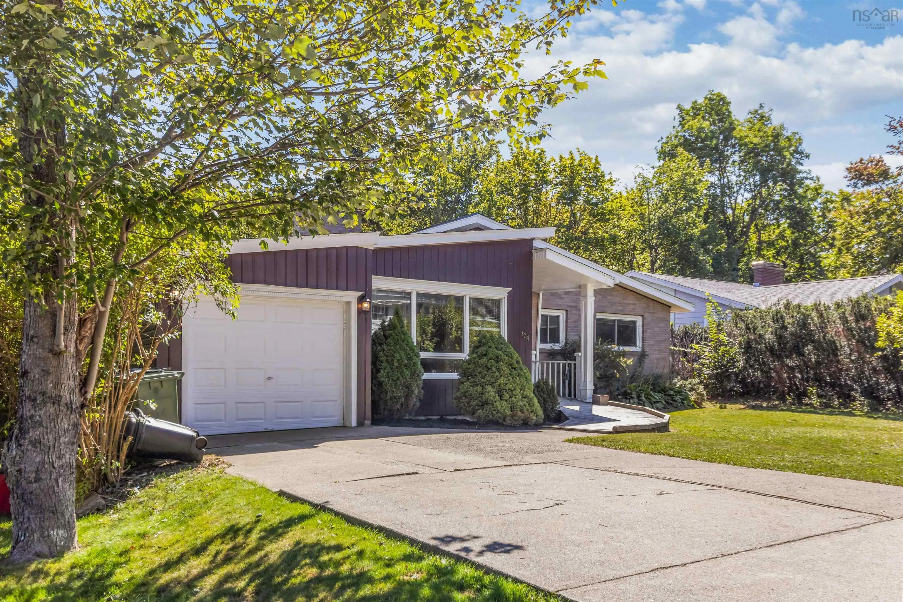 124 Glenforest Drive, Clayton Park, NS B3M 2Y6, 4 Bedrooms Bedrooms, ,3 BathroomsBathrooms,Residential,For Sale,Glenforest,202523616