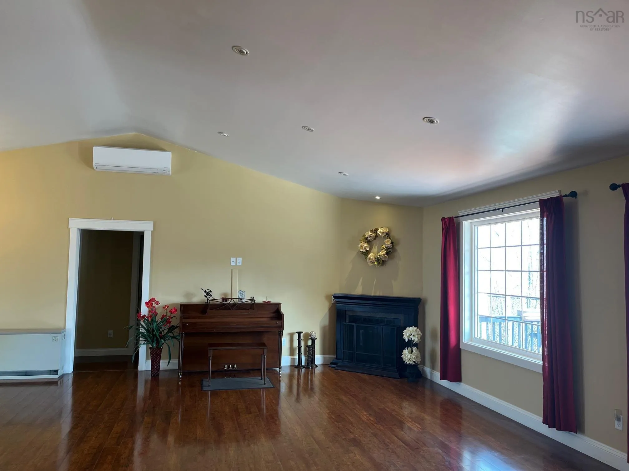 42 Rowan Avenue, New Glasgow Ns B2h 0a4, 5 Bedrooms Bedrooms, ,3 BathroomsBathrooms,Residential,For Sale,Rowan,202509790