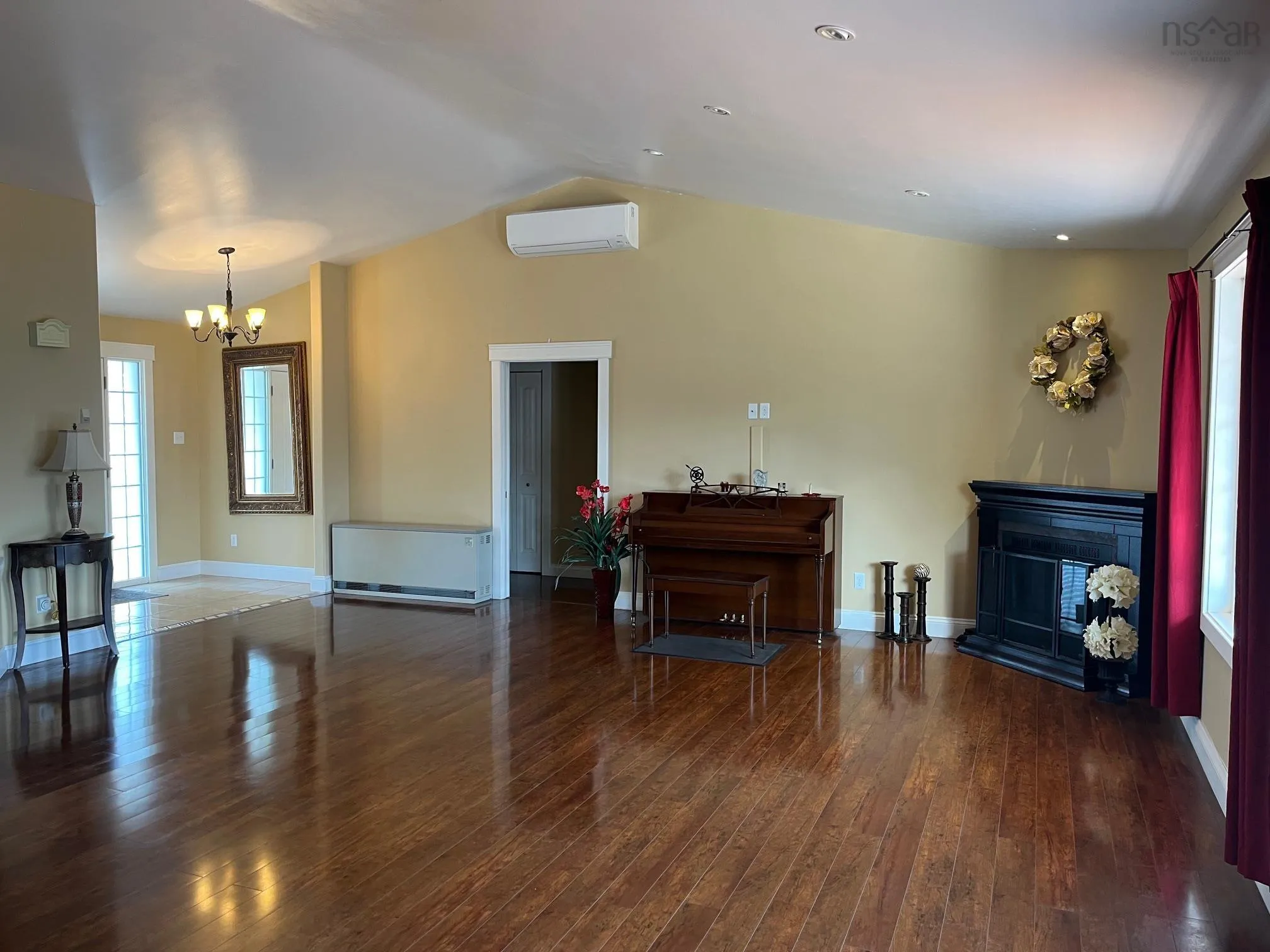 42 Rowan Avenue, New Glasgow Ns B2h 0a4, 5 Bedrooms Bedrooms, ,3 BathroomsBathrooms,Residential,For Sale,Rowan,202509790