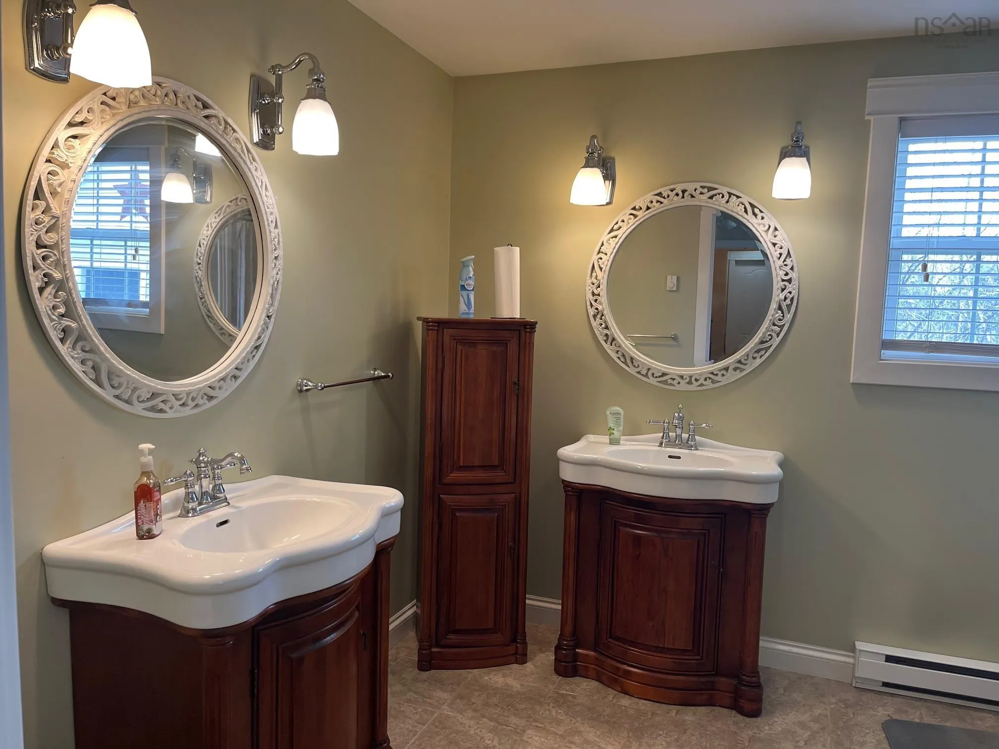 42 Rowan Avenue, New Glasgow Ns B2h 0a4, 5 Bedrooms Bedrooms, ,3 BathroomsBathrooms,Residential,For Sale,Rowan,202509790