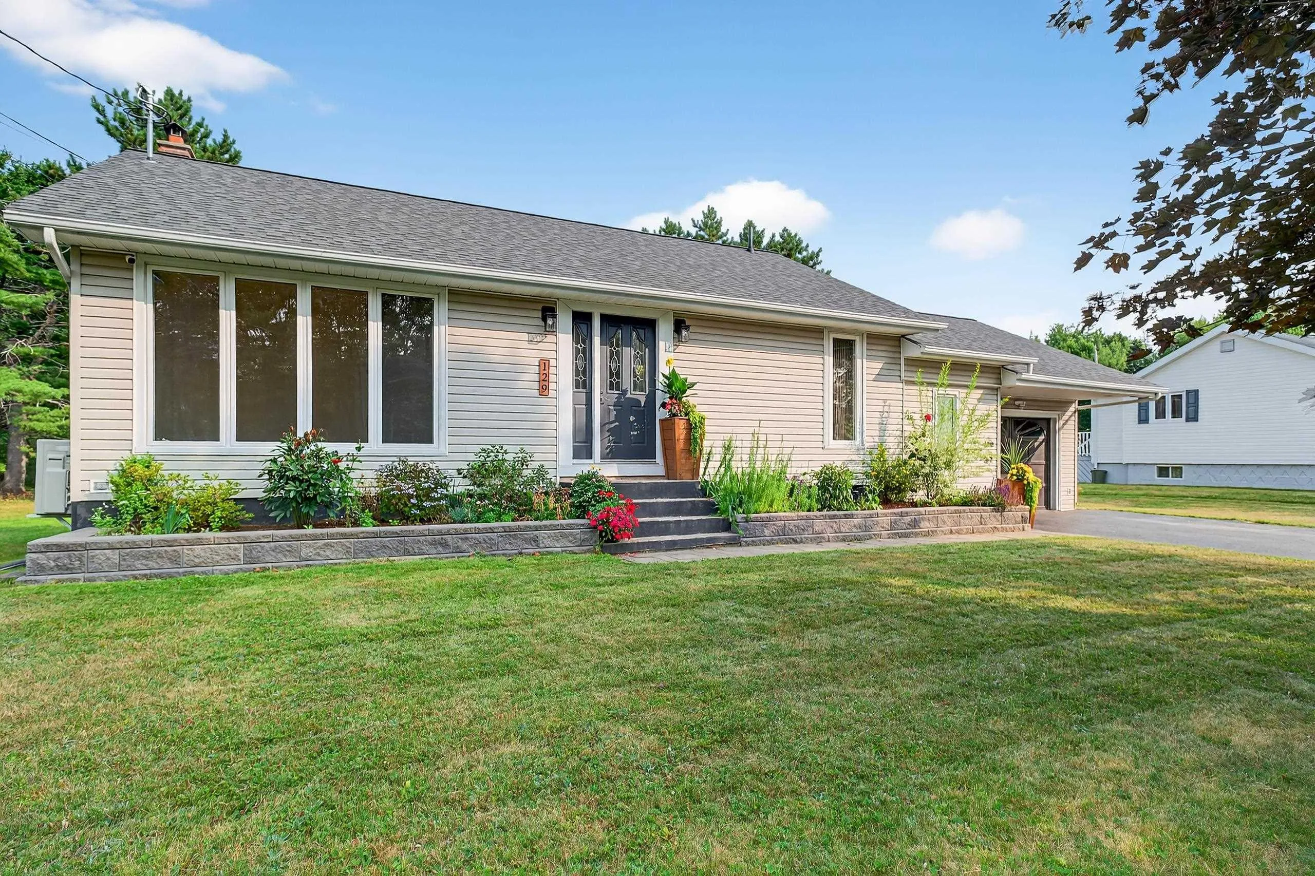 129 Thompson Avenue, Sydney River, NS B1S 1L3, 3 Bedrooms Bedrooms, ,2 BathroomsBathrooms,Residential,For Sale,Thompson Avenue,202520232