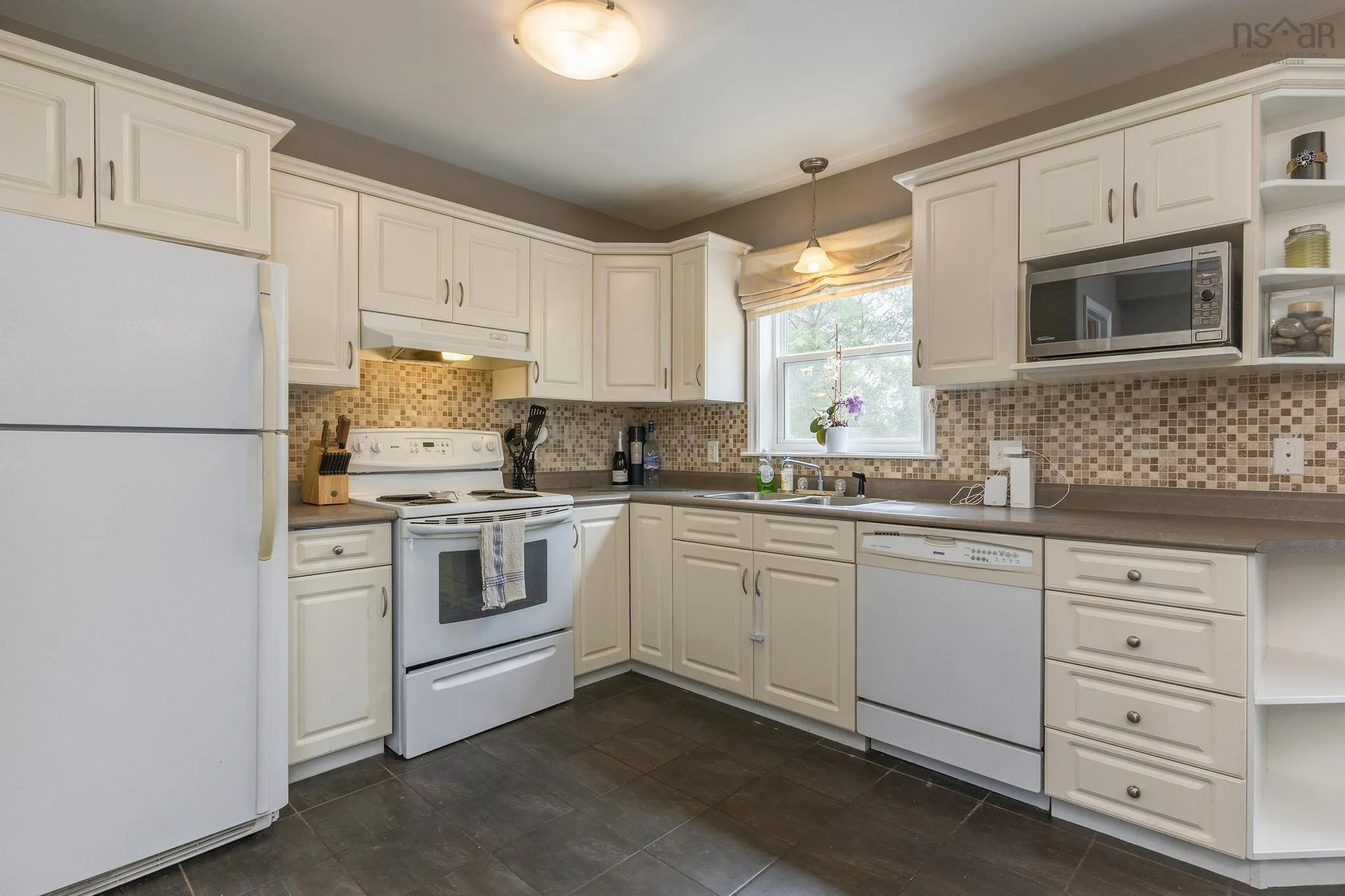 147 Governors Lake Drive, Timberlea, NS B3T 1A4, 4 Bedrooms Bedrooms, ,3 BathroomsBathrooms,Residential,For Sale,Governors Lake,202523685