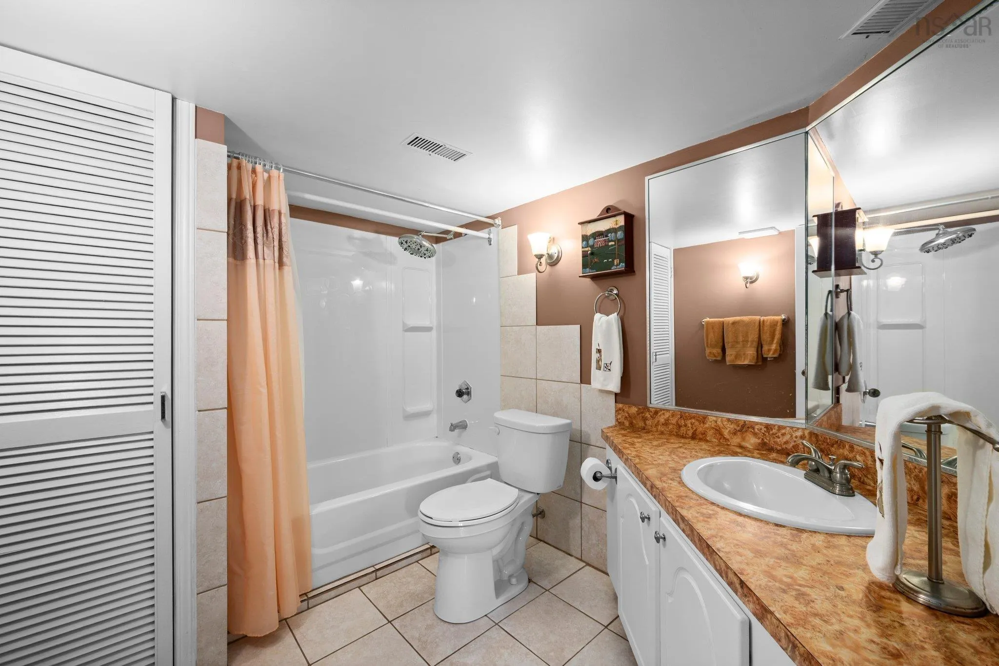 28 Macneil Drive, Bridgewater, NS B4V 3Y8, 4 Bedrooms Bedrooms, ,3 BathroomsBathrooms,Residential,For Sale,Macneil,202513232