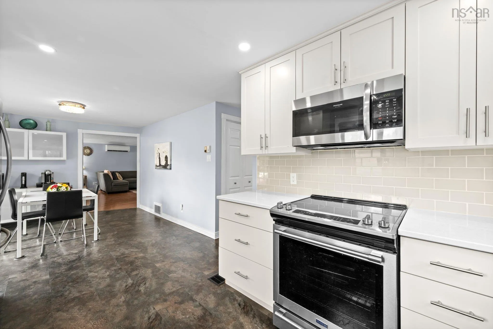 28 Macneil Drive, Bridgewater, NS B4V 3Y8, 4 Bedrooms Bedrooms, ,3 BathroomsBathrooms,Residential,For Sale,Macneil,202513232