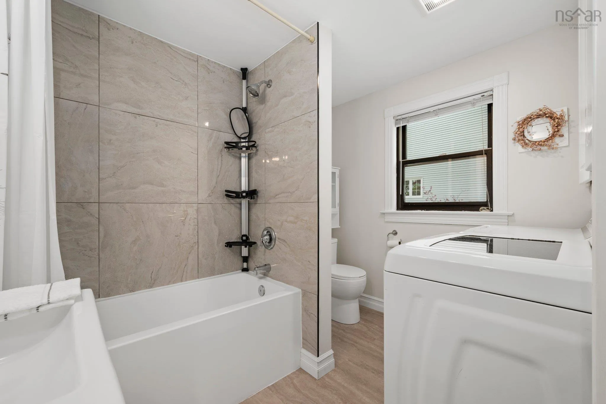 28 Macneil Drive, Bridgewater, NS B4V 3Y8, 4 Bedrooms Bedrooms, ,3 BathroomsBathrooms,Residential,For Sale,Macneil,202513232