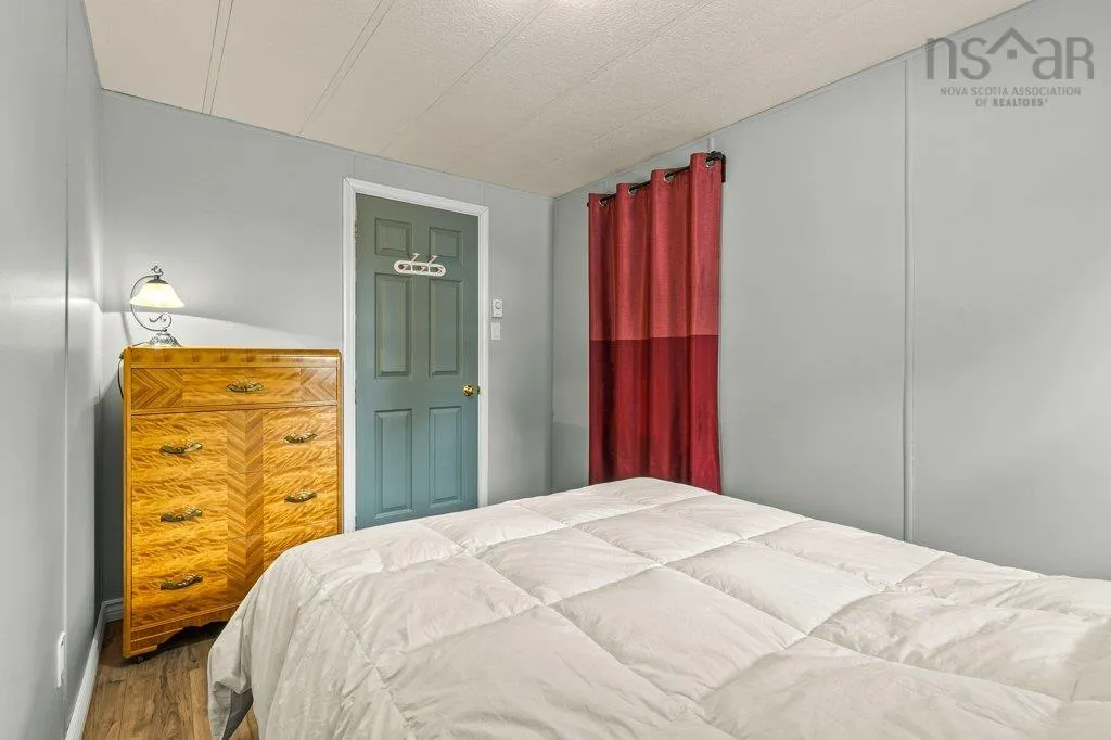 8 Fourth Street, Lucasville, NS B4B 1R1, 3 Bedrooms Bedrooms, ,2 BathroomsBathrooms,Residential,For Sale,Fourth,202522936