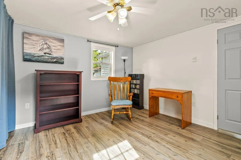 8 Fourth Street, Lucasville, NS B4B 1R1, 3 Bedrooms Bedrooms, ,2 BathroomsBathrooms,Residential,For Sale,Fourth,202522936