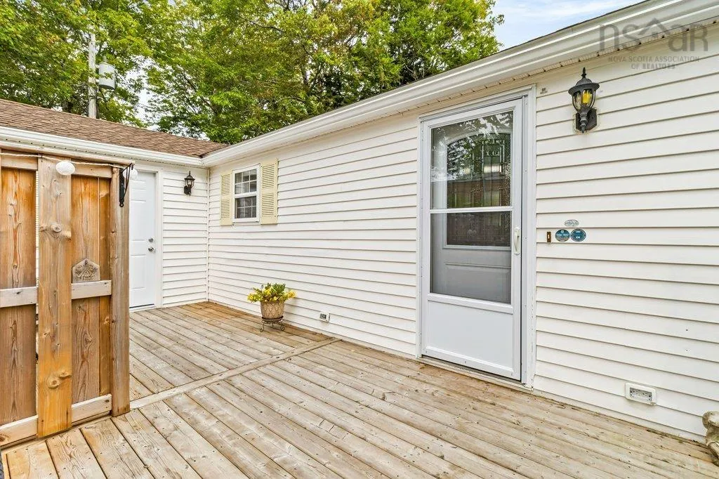 8 Fourth Street, Lucasville, NS B4B 1R1, 3 Bedrooms Bedrooms, ,2 BathroomsBathrooms,Residential,For Sale,Fourth,202522936