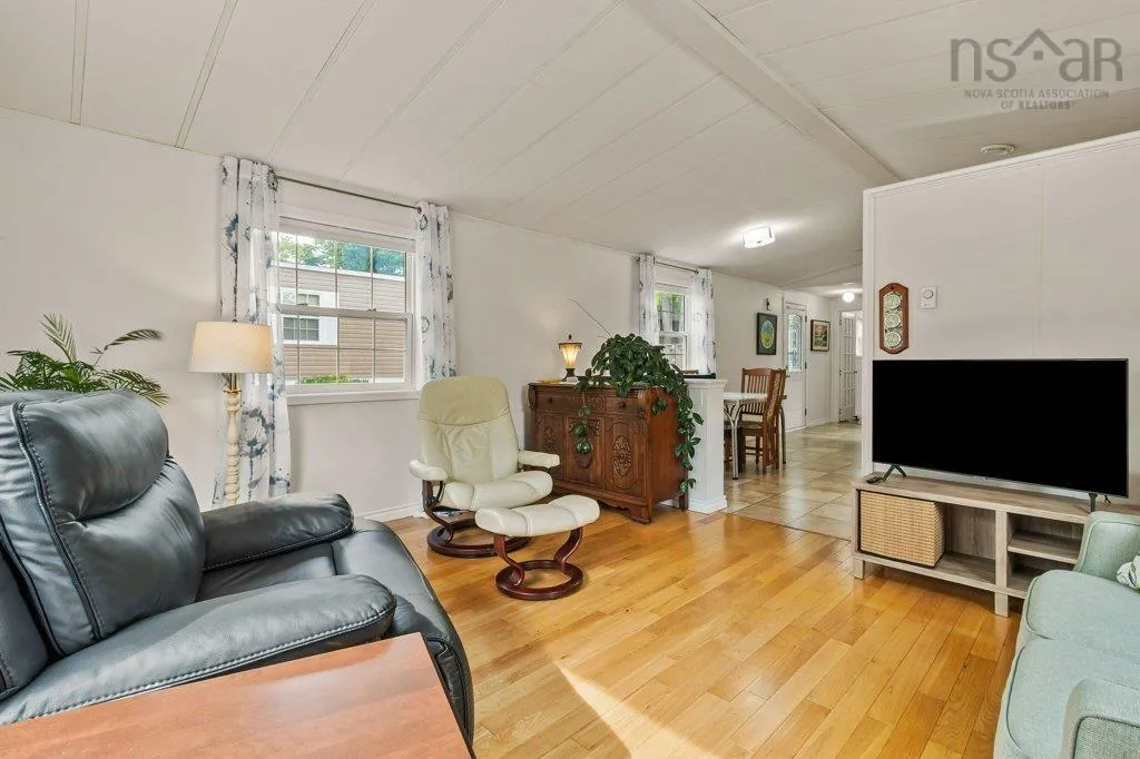 8 Fourth Street, Lucasville, NS B4B 1R1, 3 Bedrooms Bedrooms, ,2 BathroomsBathrooms,Residential,For Sale,Fourth,202522936