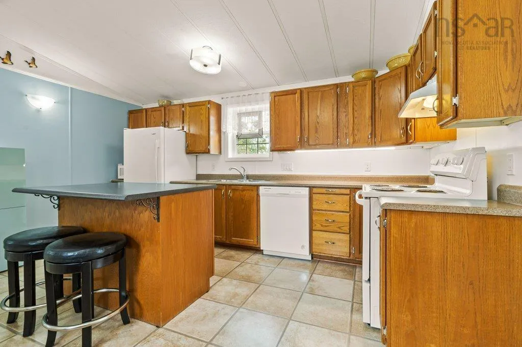 8 Fourth Street, Lucasville, NS B4B 1R1, 3 Bedrooms Bedrooms, ,2 BathroomsBathrooms,Residential,For Sale,Fourth,202522936